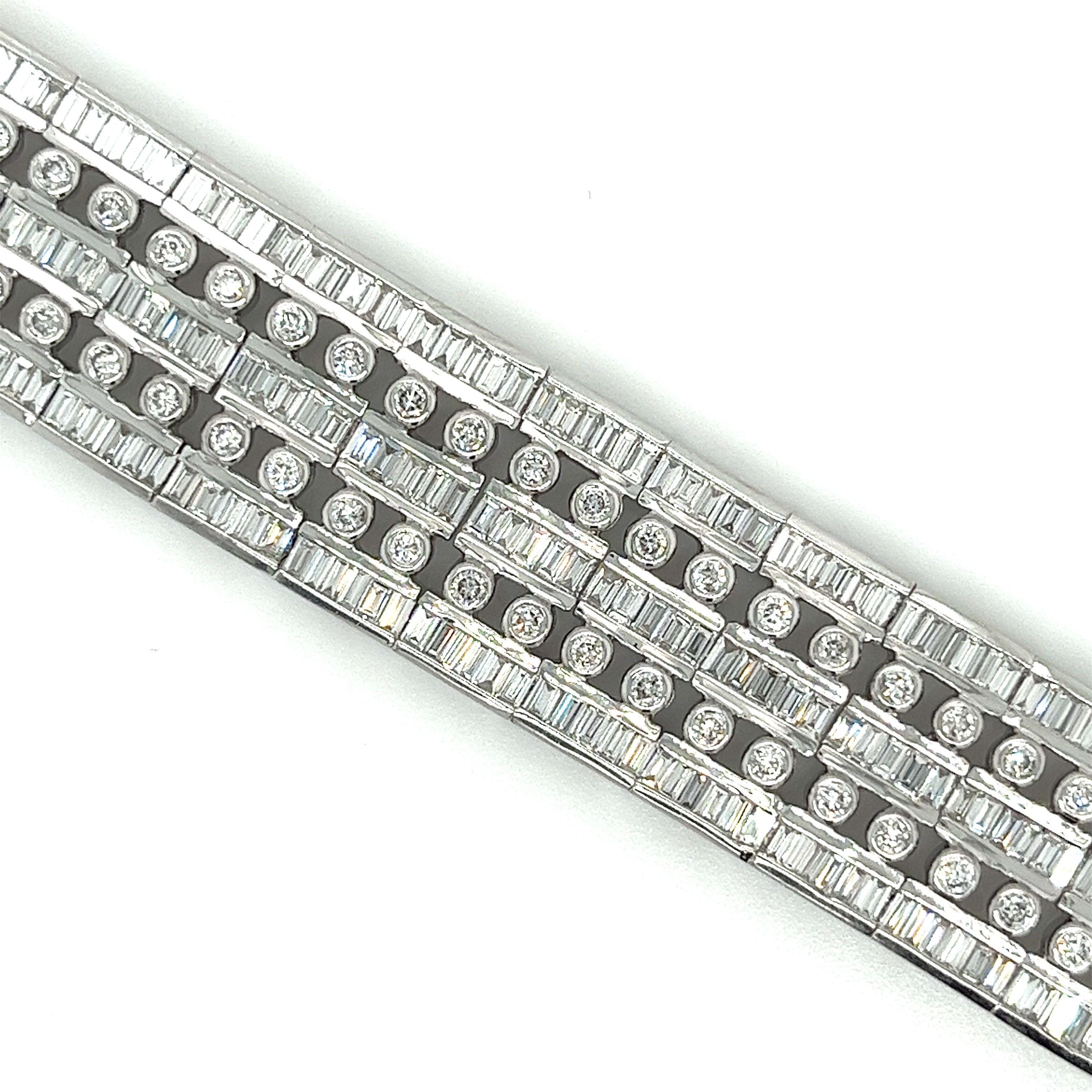 Art Deco Unisex 18k Solid White Gold Baguette and Round Cut Natural Diamond Bracelet For Sale