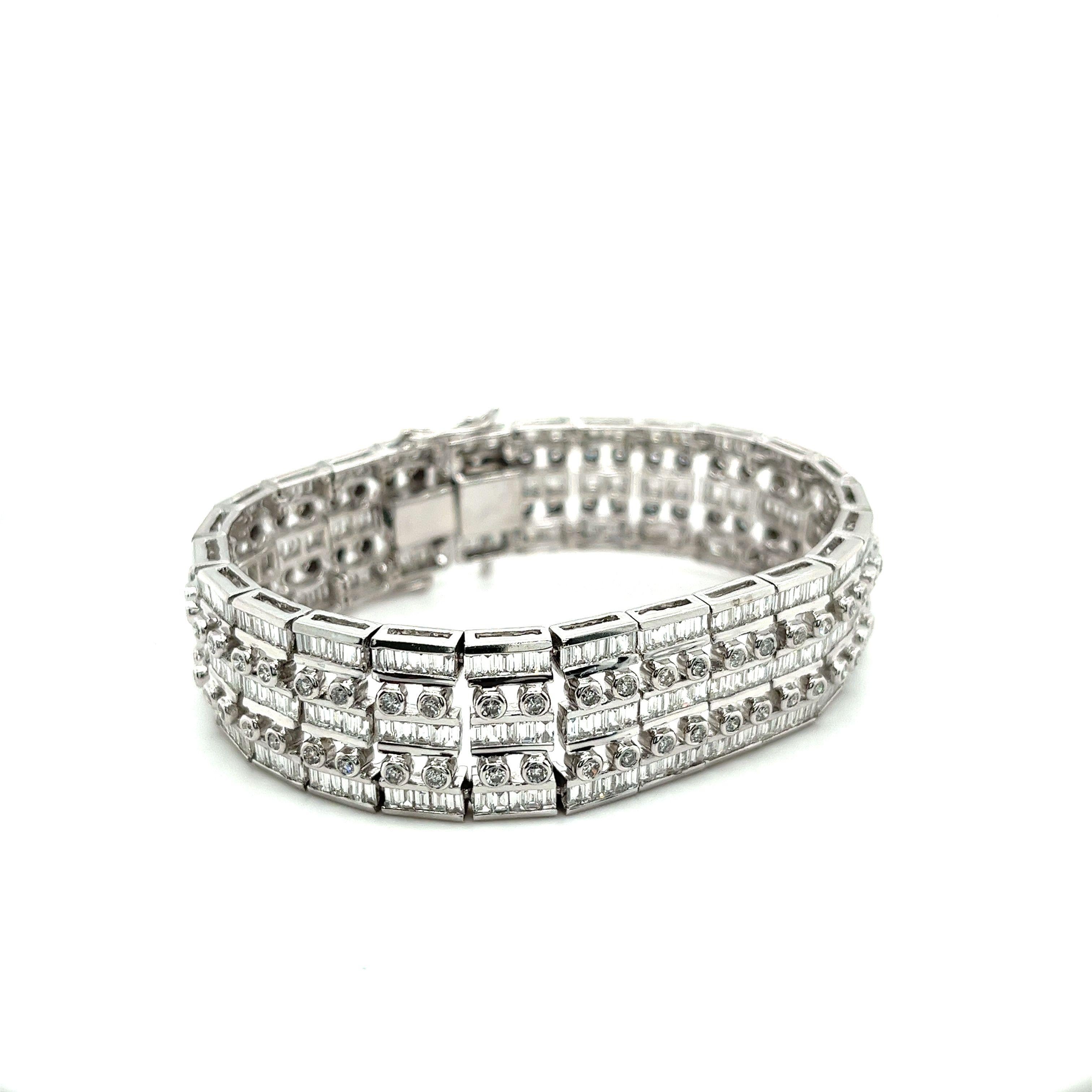 Unisex 18k Solid White Gold Baguette and Round Cut Natural Diamond Bracelet In Excellent Condition For Sale In Miami, FL