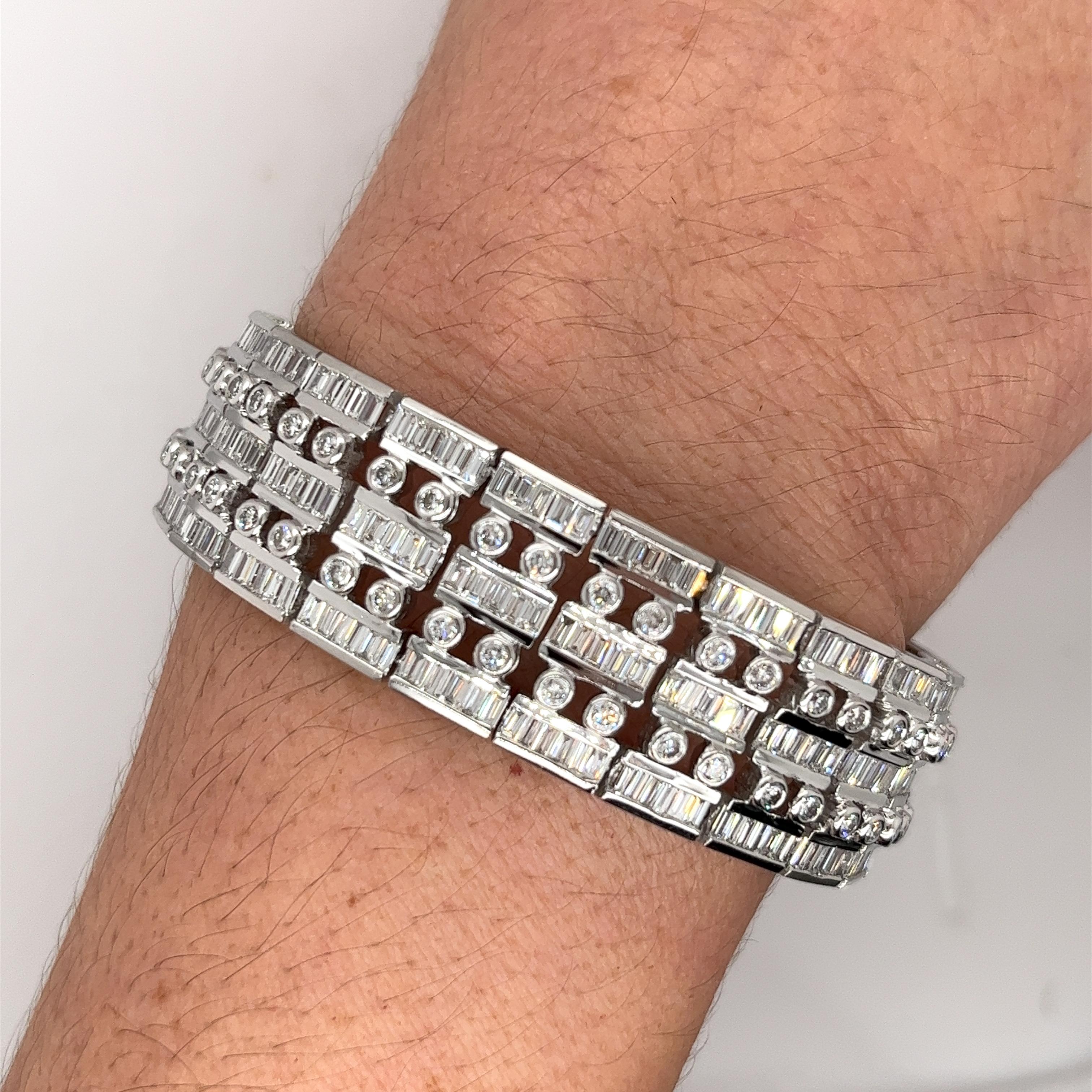 Unisex 18k Solid White Gold Baguette and Round Cut Natural Diamond Bracelet For Sale 2
