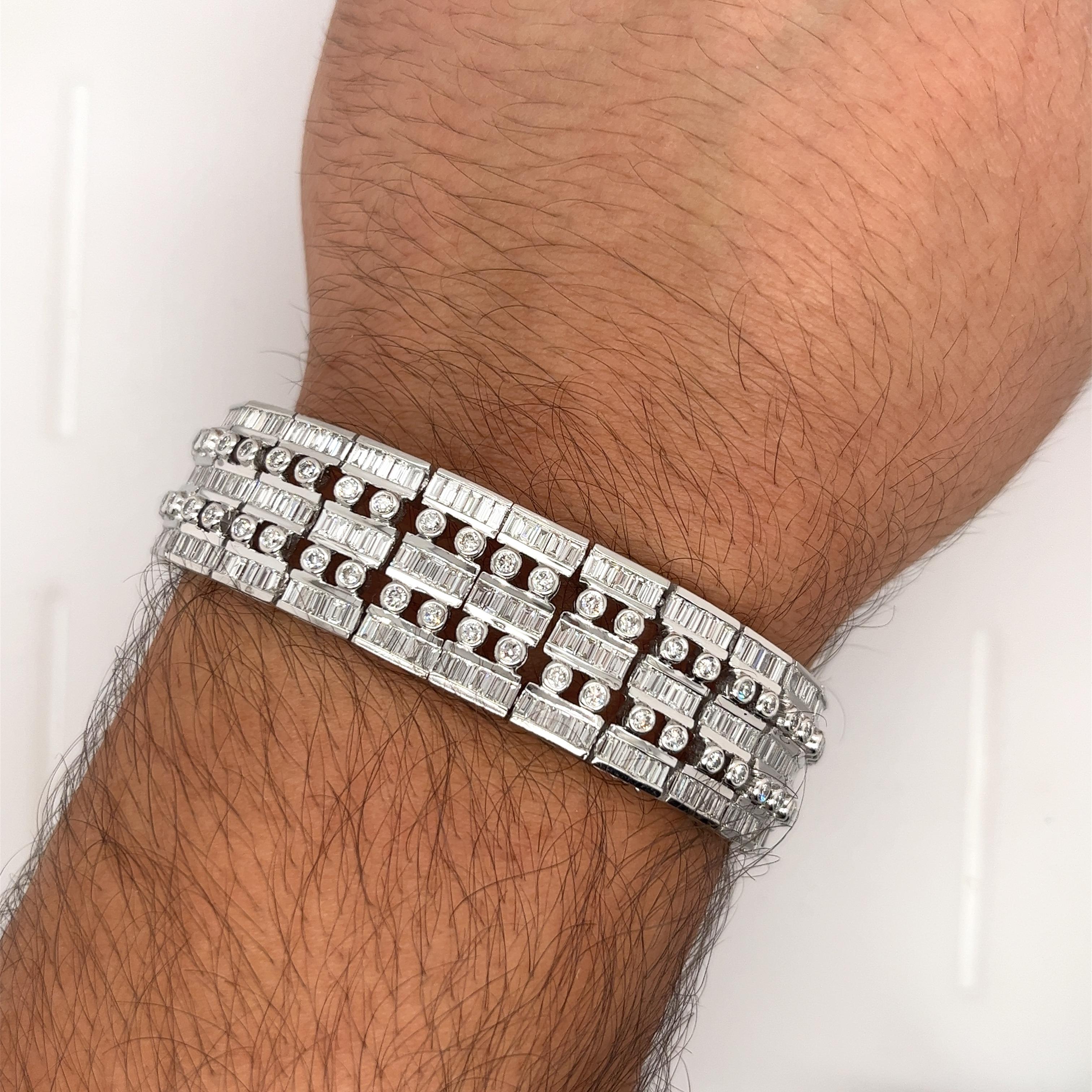 Unisex 18k Solid White Gold Baguette and Round Cut Natural Diamond Bracelet For Sale 3