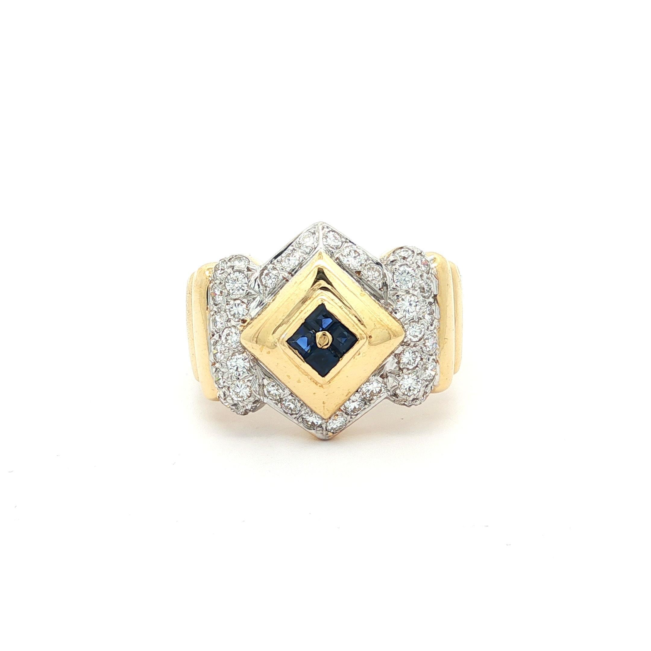 --Pierre(s) :...
(4) Saphirs Naturels Véritables - taille carrée - sertis à l'aide de pinces et de canaux - riche couleur bleue - 1,5 mm chacun (approx.)
(38) Diamants véritables naturels - taille ronde et brillante - sertis en pavé - couleur G-I -