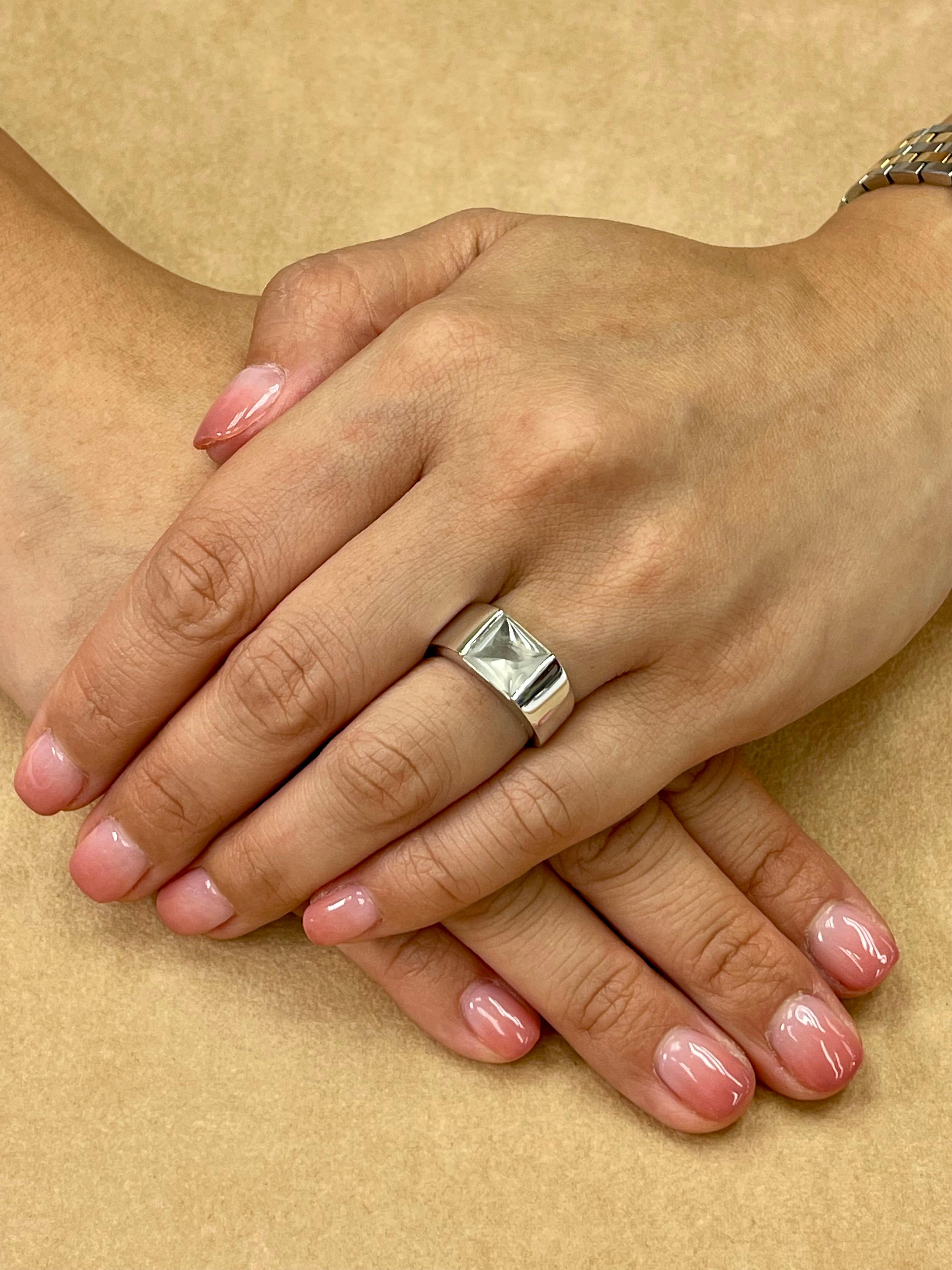 Unisex 18k White Gold & Moonstone Ring, Men's Pinky Ring, N.O.S In New Condition In Hong Kong, HK