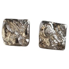 Boucles d'oreilles unisexe en or blanc 18k à carreaux texturés