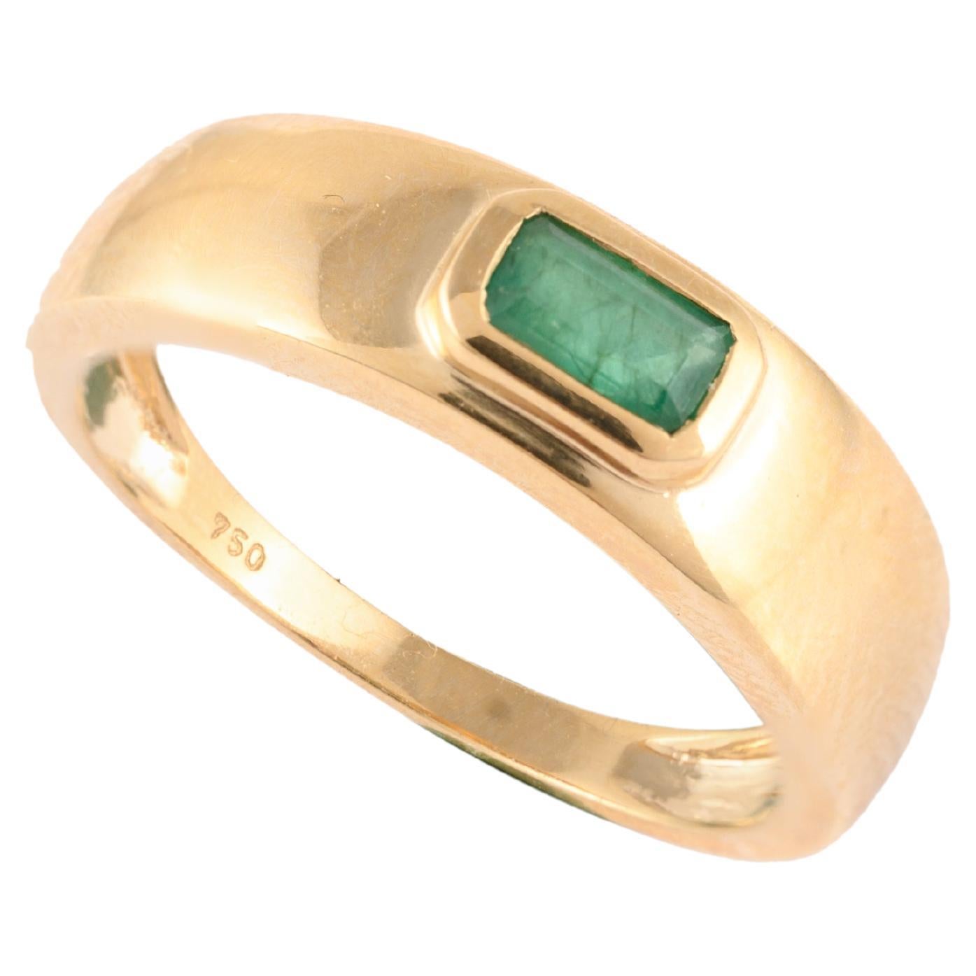For Sale:  Unisex Natural Baguette Cut Emerald May Birthstone Ring in 18k Yellow Gold