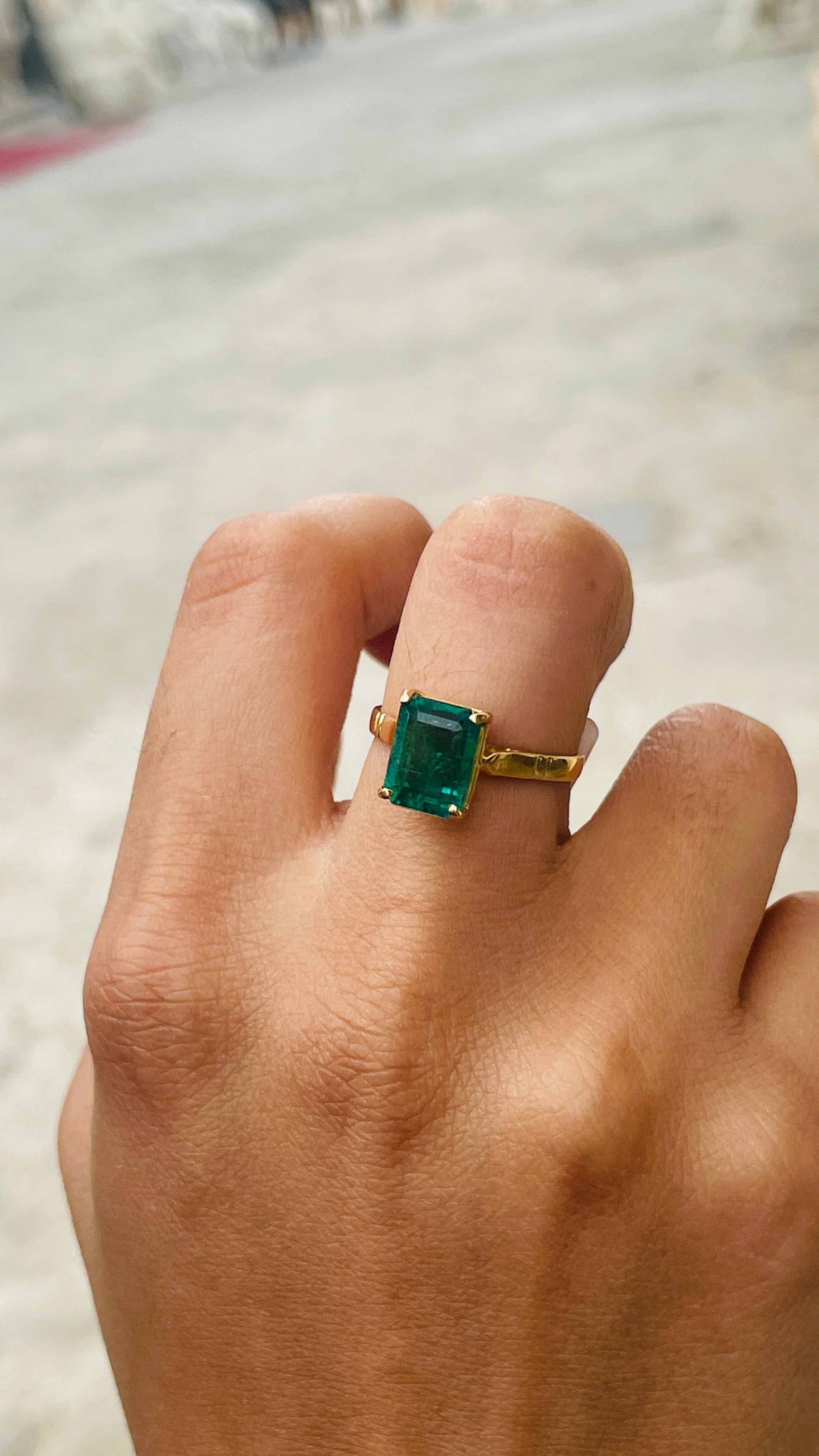 En vente :  Bague solitaire unisexe en or jaune massif 18 carats avec émeraude du Zimbabwe de 3,23 carats poids total 12