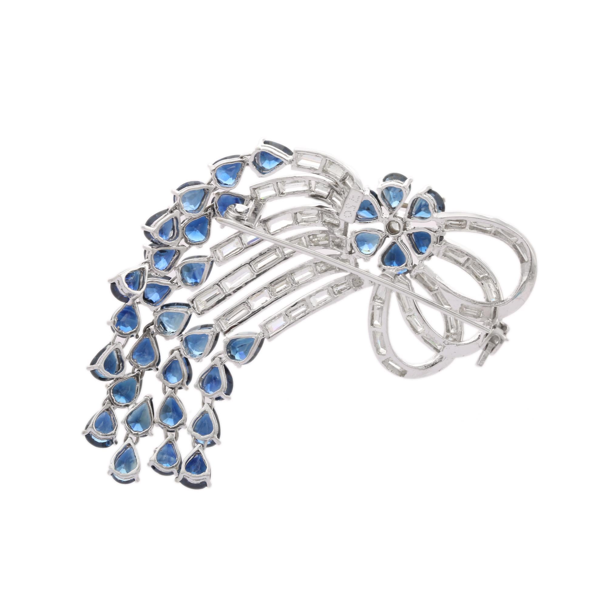 Exquisite Unisex-Brosche aus 18 Karat Weißgold mit 3,52 Karat Diamant und 15,40 Karat Saphir (Moderne) im Angebot