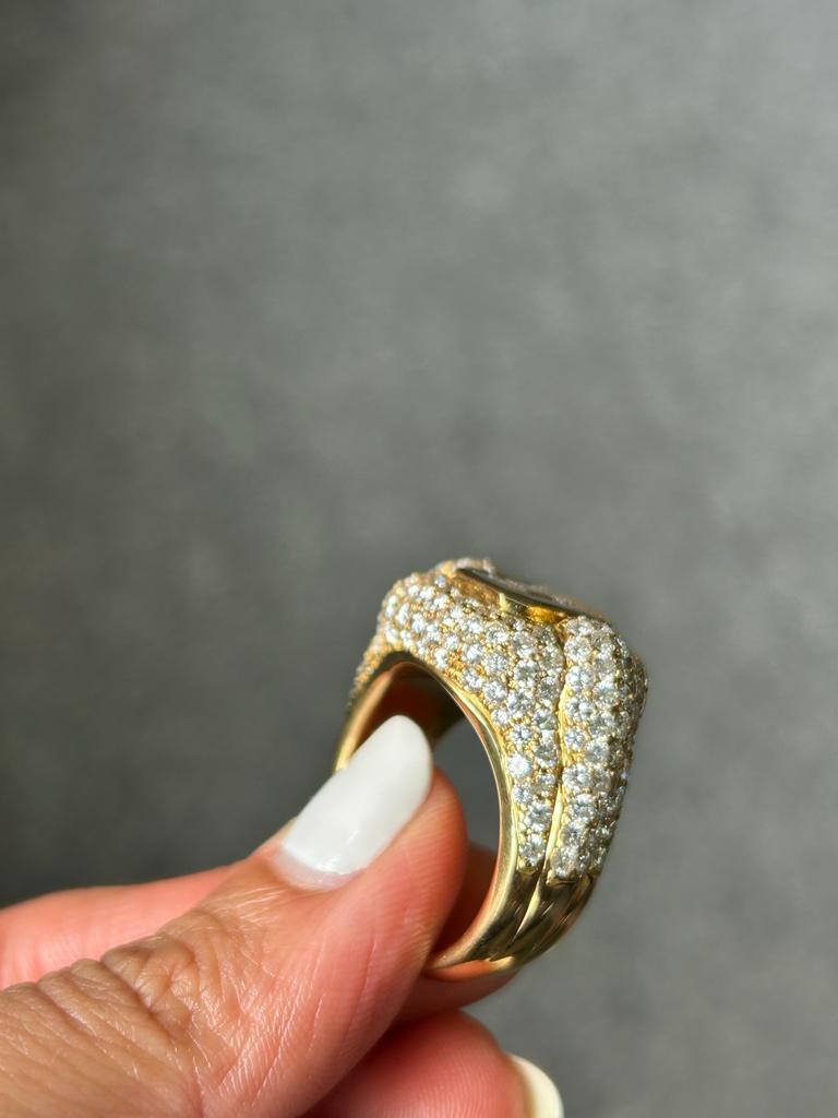 Unisex 5.13 Carat Diamond and 18k Yellow Gold Cluster Ring For Sale 1