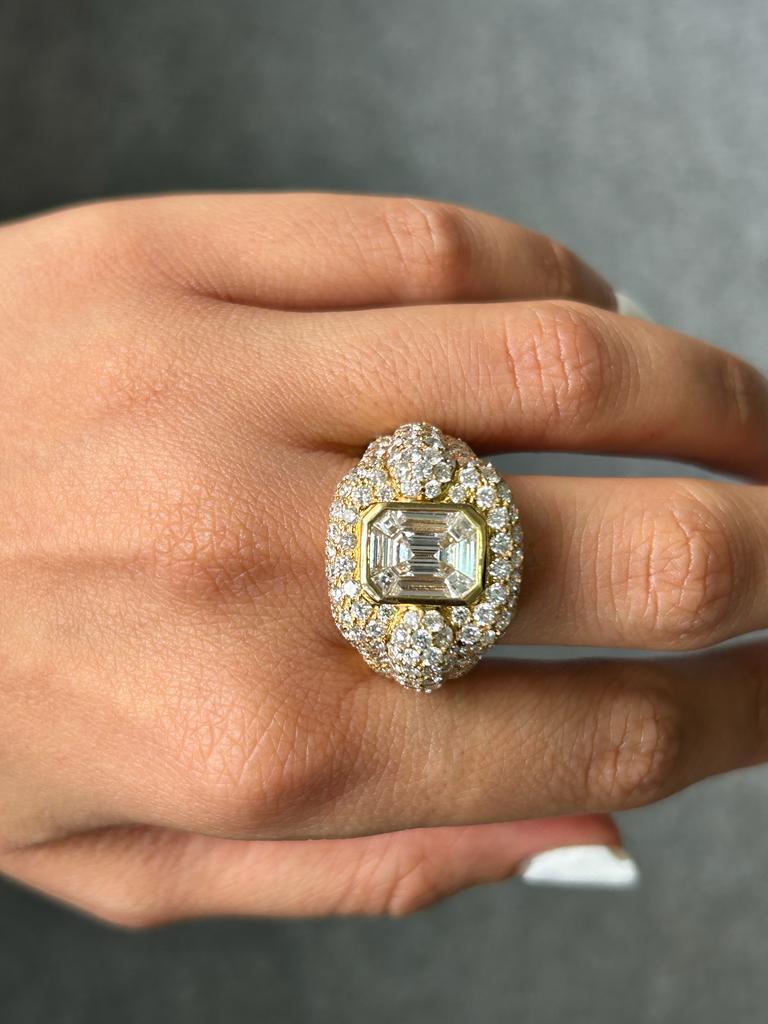 Unisex 5.13 Carat Diamond and 18k Yellow Gold Cluster Ring For Sale 3