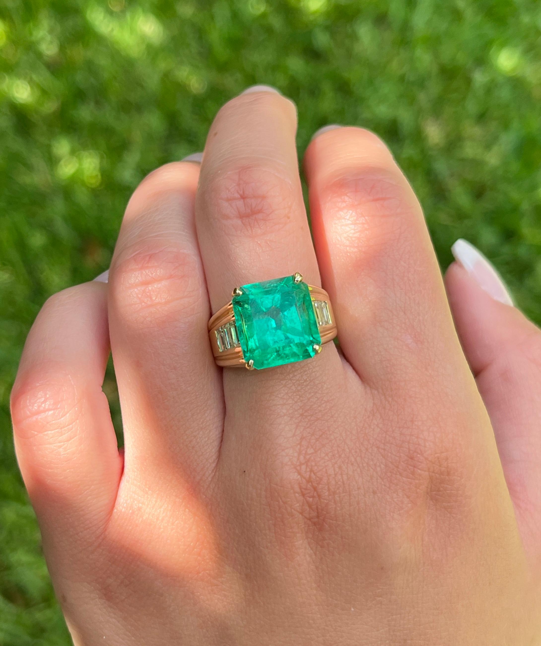 GIA certified 8.64 carat natural Colombian emerald unisex ring, complimented by 6 baguette cut diamond side stones. The diamonds are channel set with a 4-prong mounting on the emerald. This ring is ideal as a men's pinky ring or a woman's
