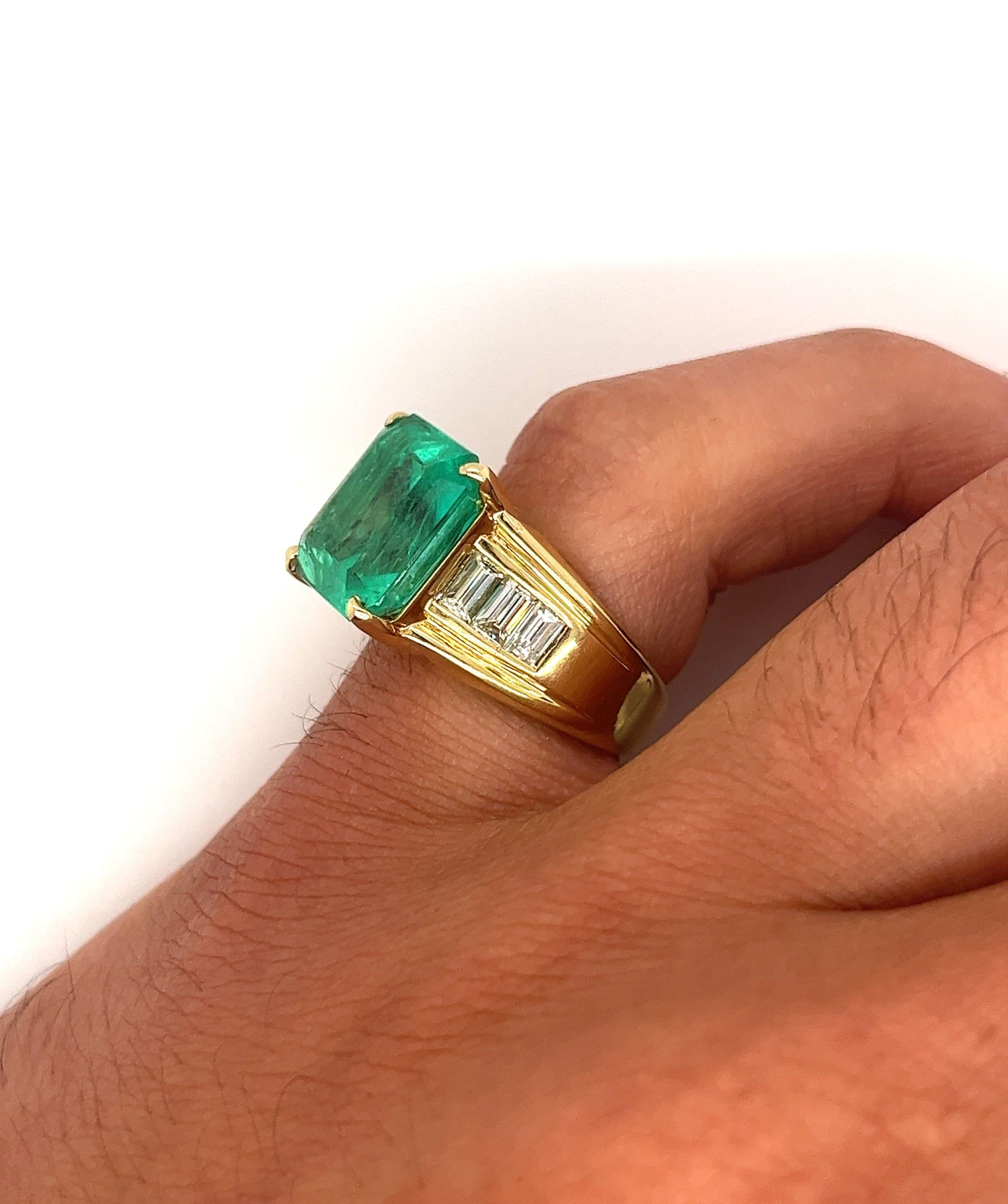 Emerald Cut GIA Certified 8.64 Carat Colombian Emerald & Baguette Diamond Ring in 18K Gold  For Sale