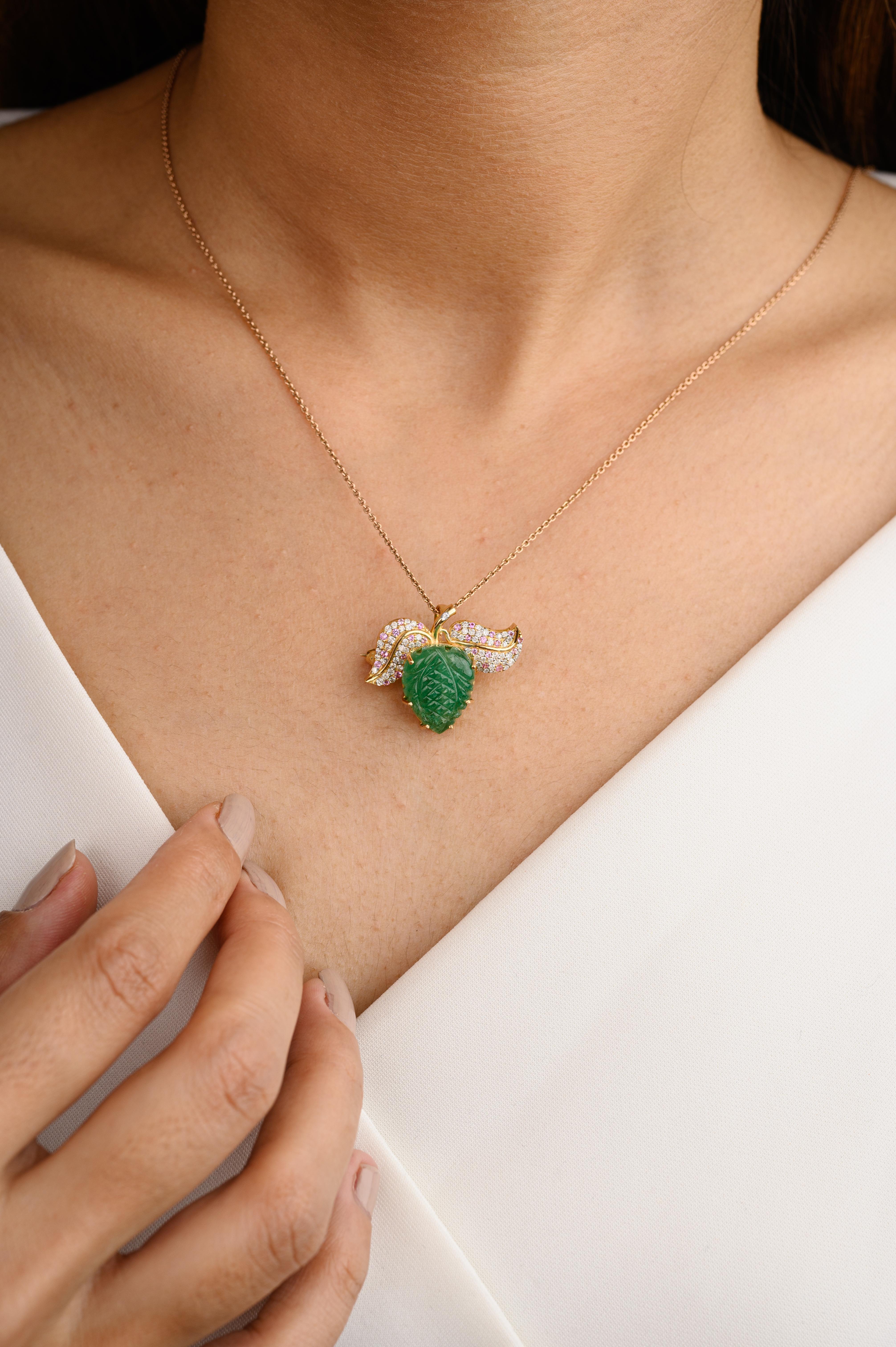 Contemporary Unisex 8.88 Carat Emerald Diamond Brooch Wedding Gift in 18k Yellow Gold For Sale