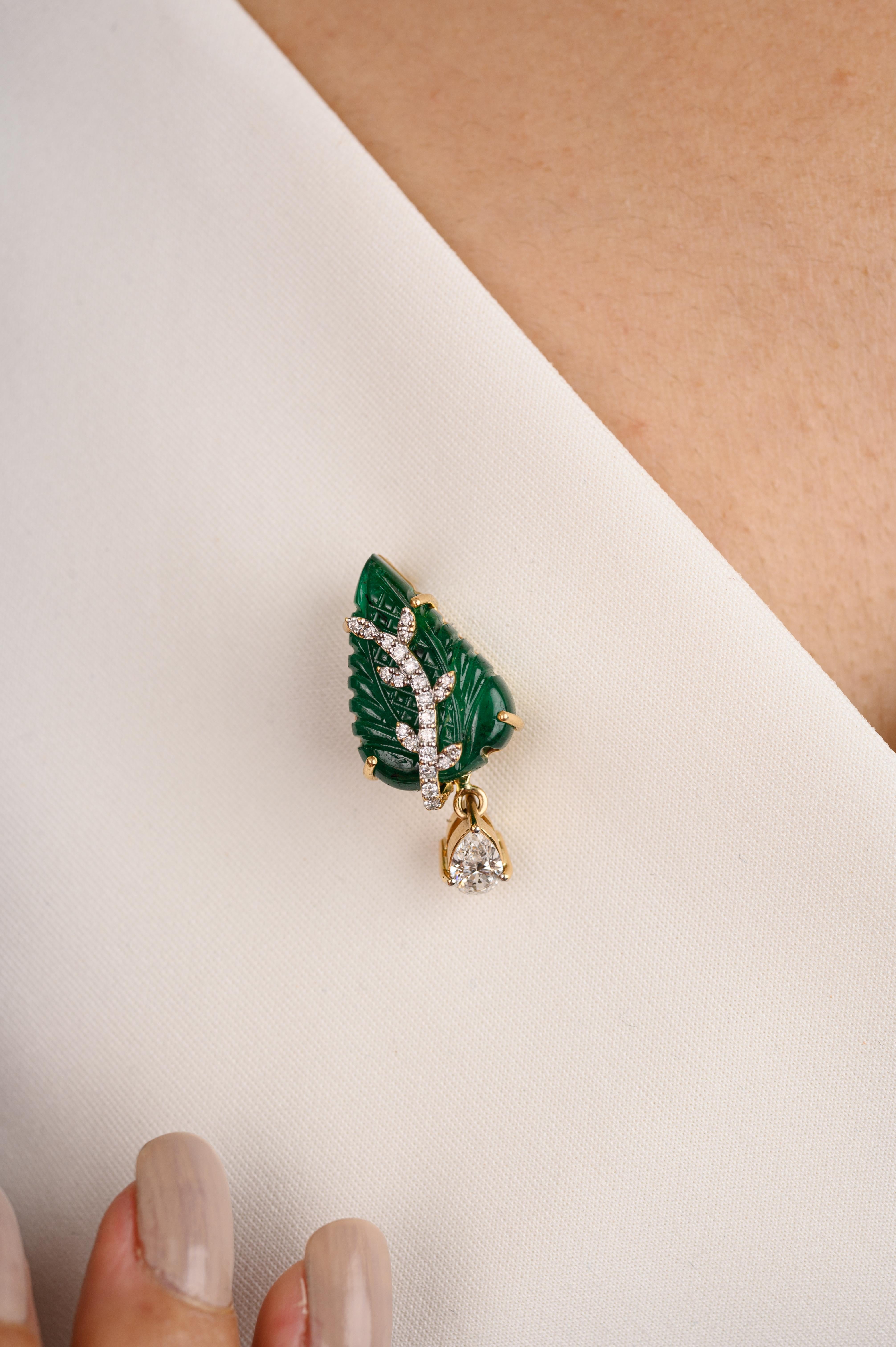 Unisex 9.99 Carat Carved Leaf Emerald Brooch with Diamonds Made in 18K Gold which is a fusion of surrealism and pop-art, designed to make a bold statement. Crafted with love and attention to detail, this features 9.99 carats of emerald which makes