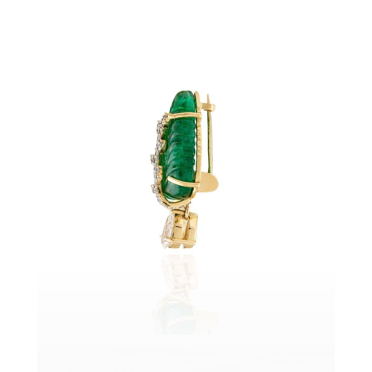 Contemporary Unisex 9.99 Carat Carved Leaf Emerald Brooch with Diamonds in 18k Yellow Gold For Sale