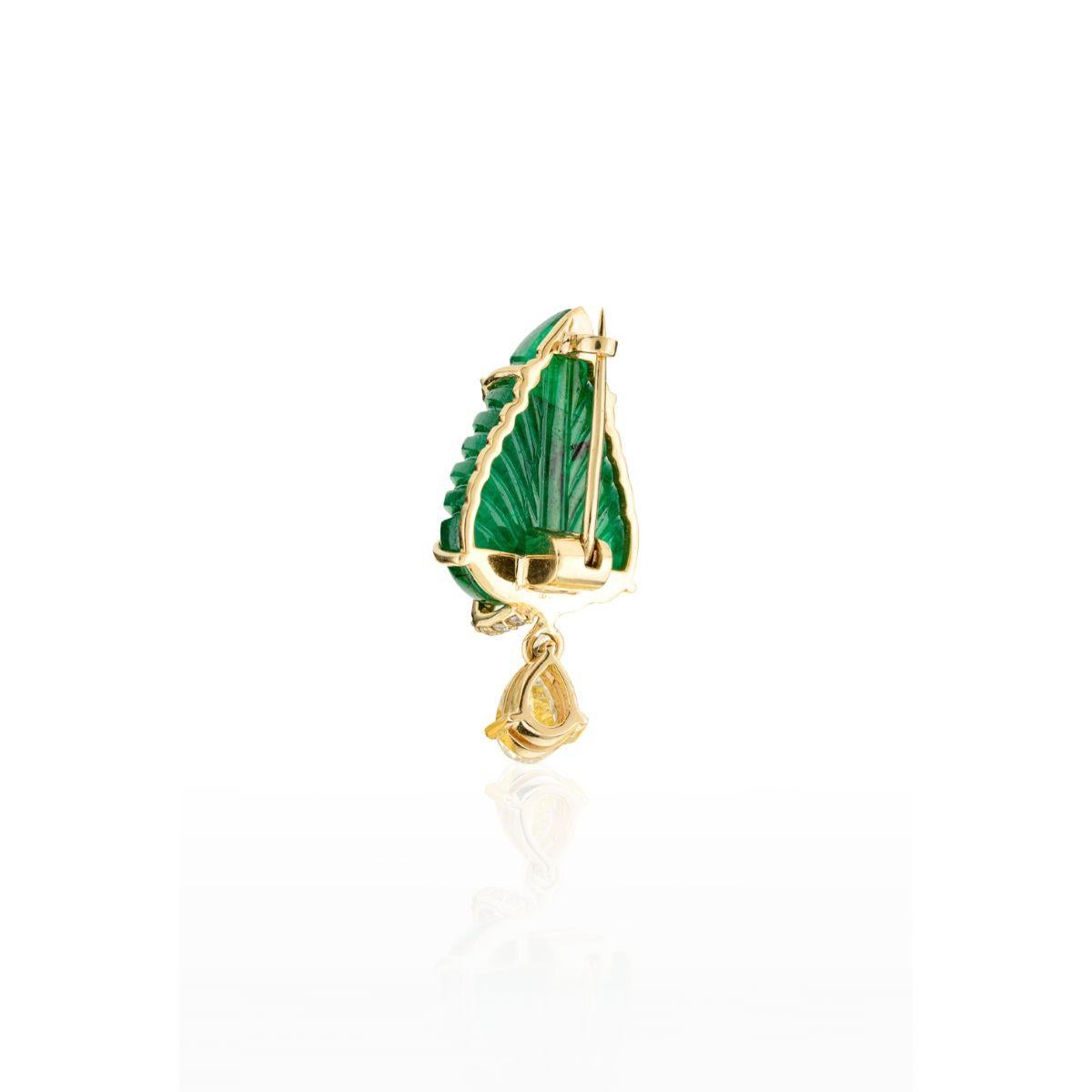 Unisex 9.99 Carat Carved Leaf Emerald Brooch with Diamonds in 18k Yellow Gold In New Condition For Sale In Houston, TX