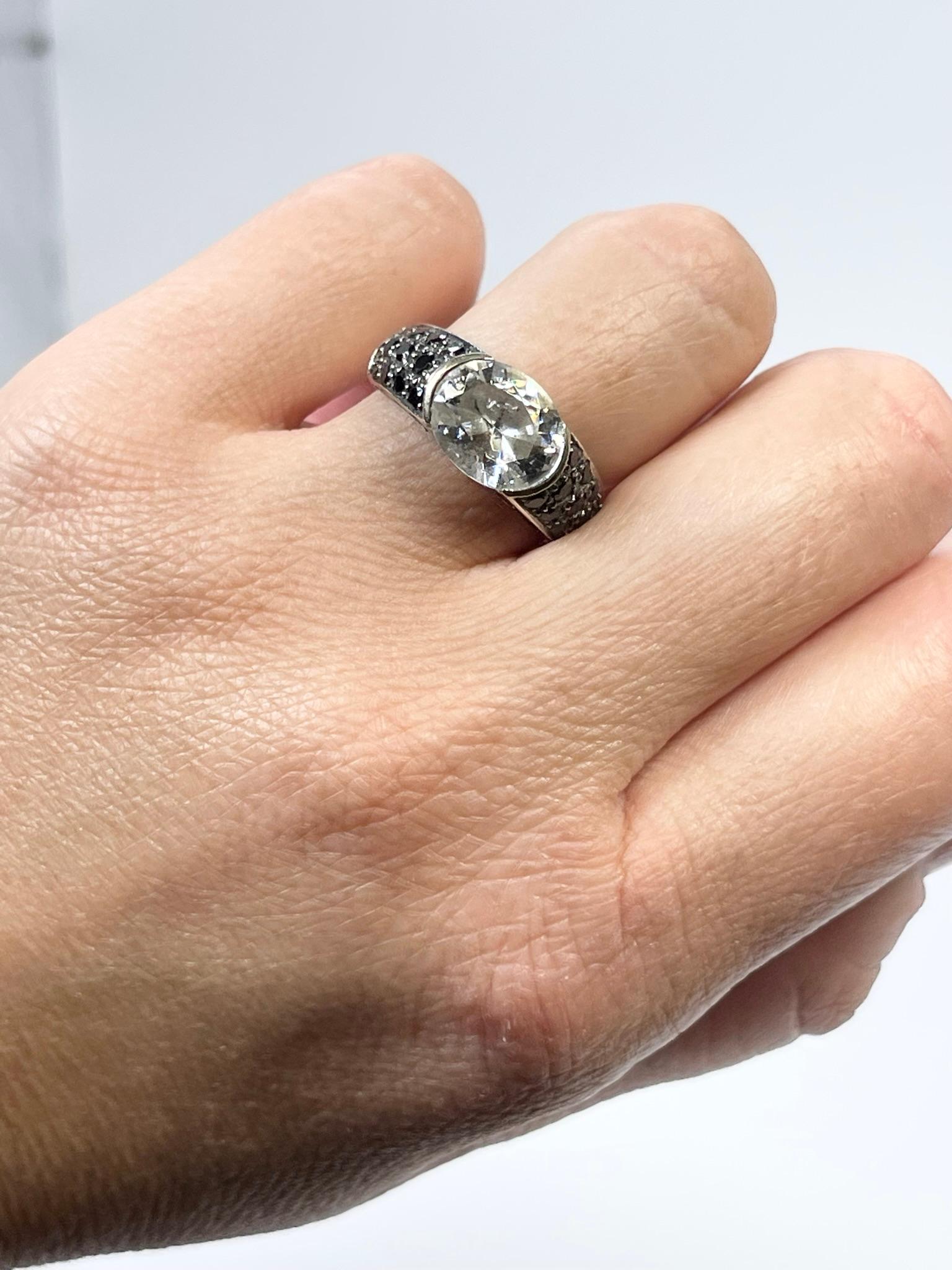 Unisex Black Diamond Ring 18KT White Gold Modern Style In New Condition For Sale In Jupiter, FL