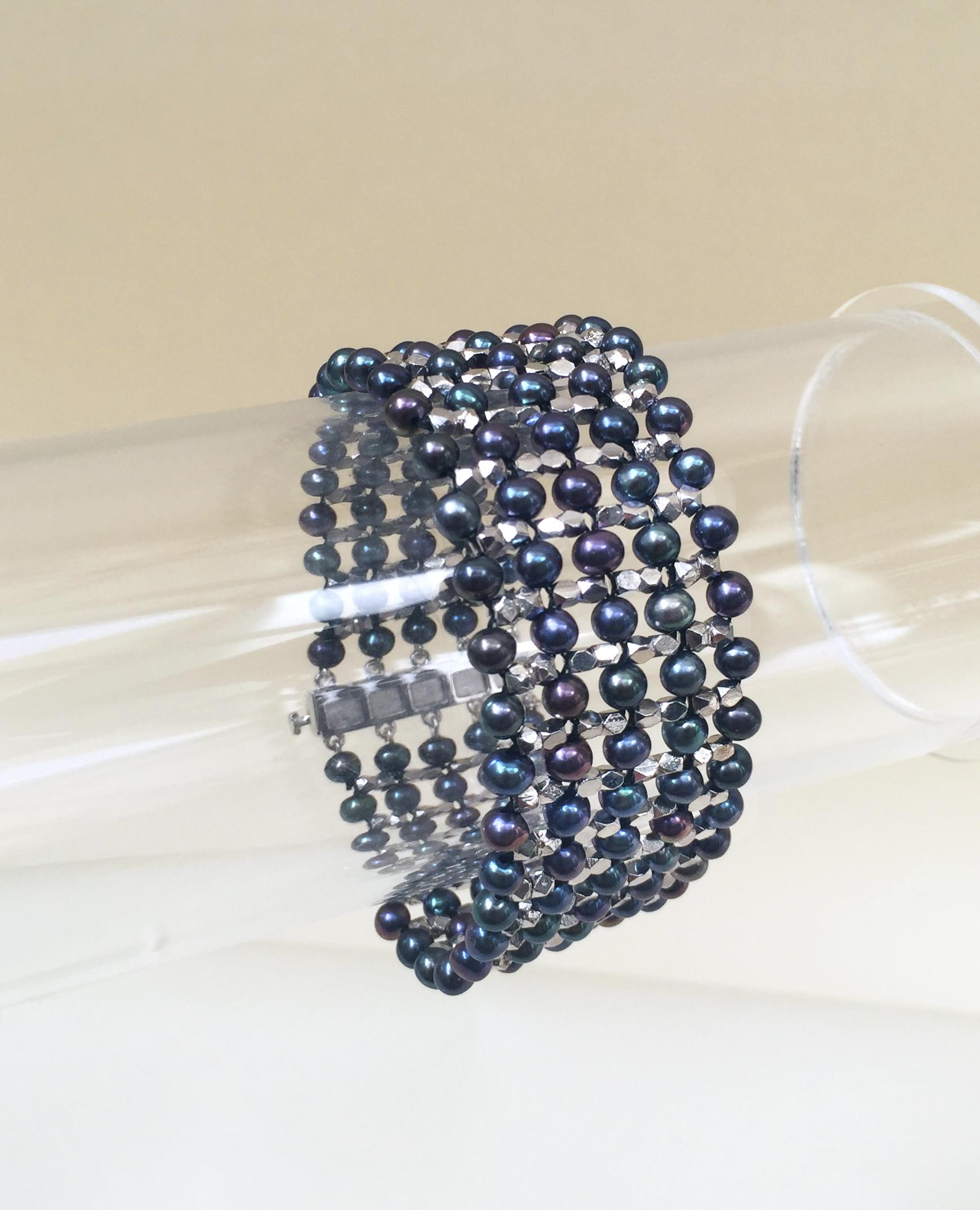 Marina J Unisex Manschettenarmband, schwarze Perle, rhodiniertes Sterlingsilber Perlen im Angebot 3