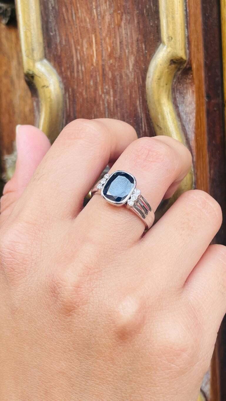 For Sale:  Unisex Blue Sapphire Wedding Ring with Diamonds in 18k Solid White Gold 10