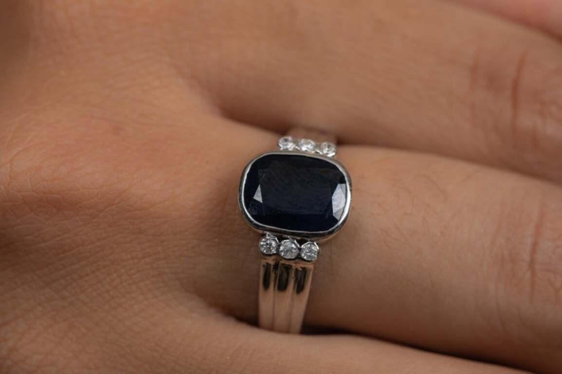 For Sale:  Unisex Blue Sapphire Wedding Ring with Diamonds in 18k Solid White Gold 11