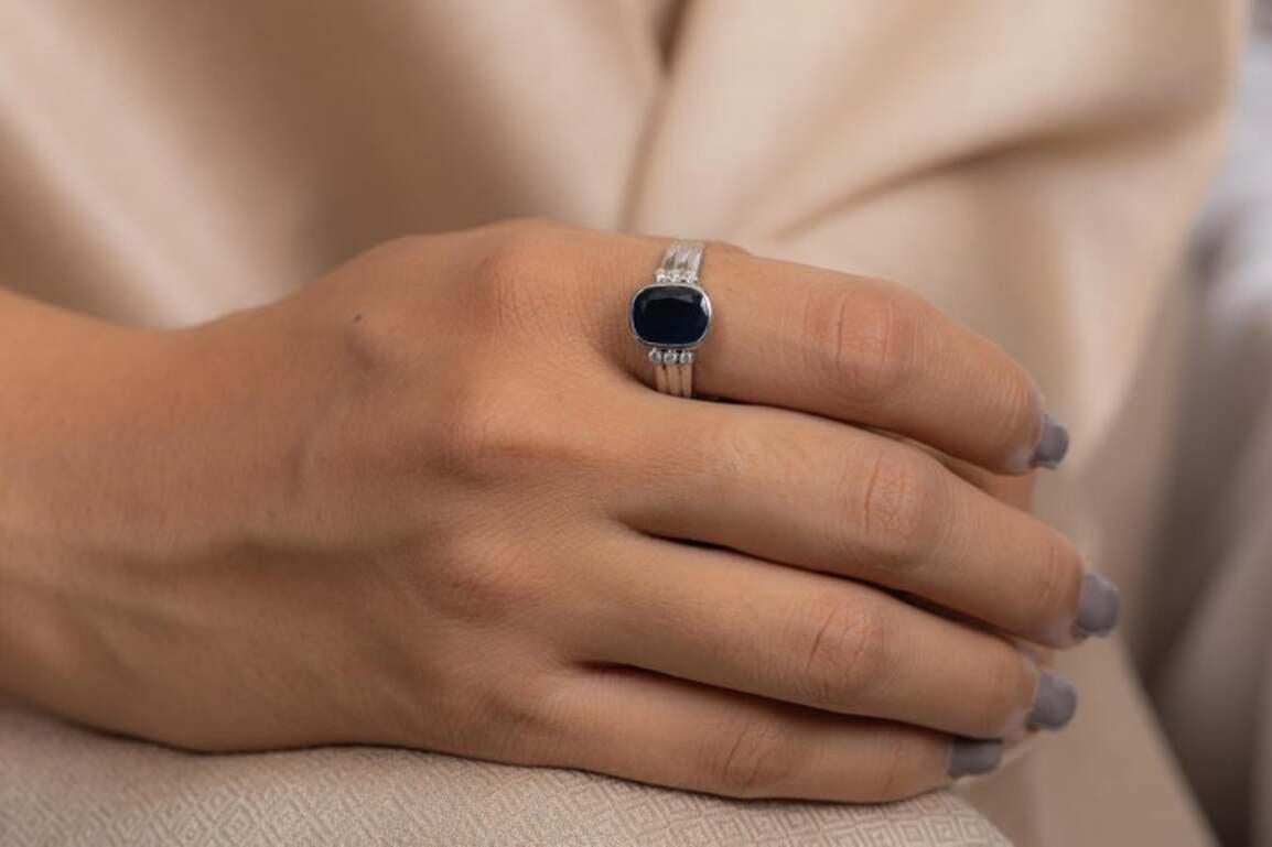 For Sale:  Unisex Blue Sapphire Wedding Ring with Diamonds in 18k Solid White Gold 13