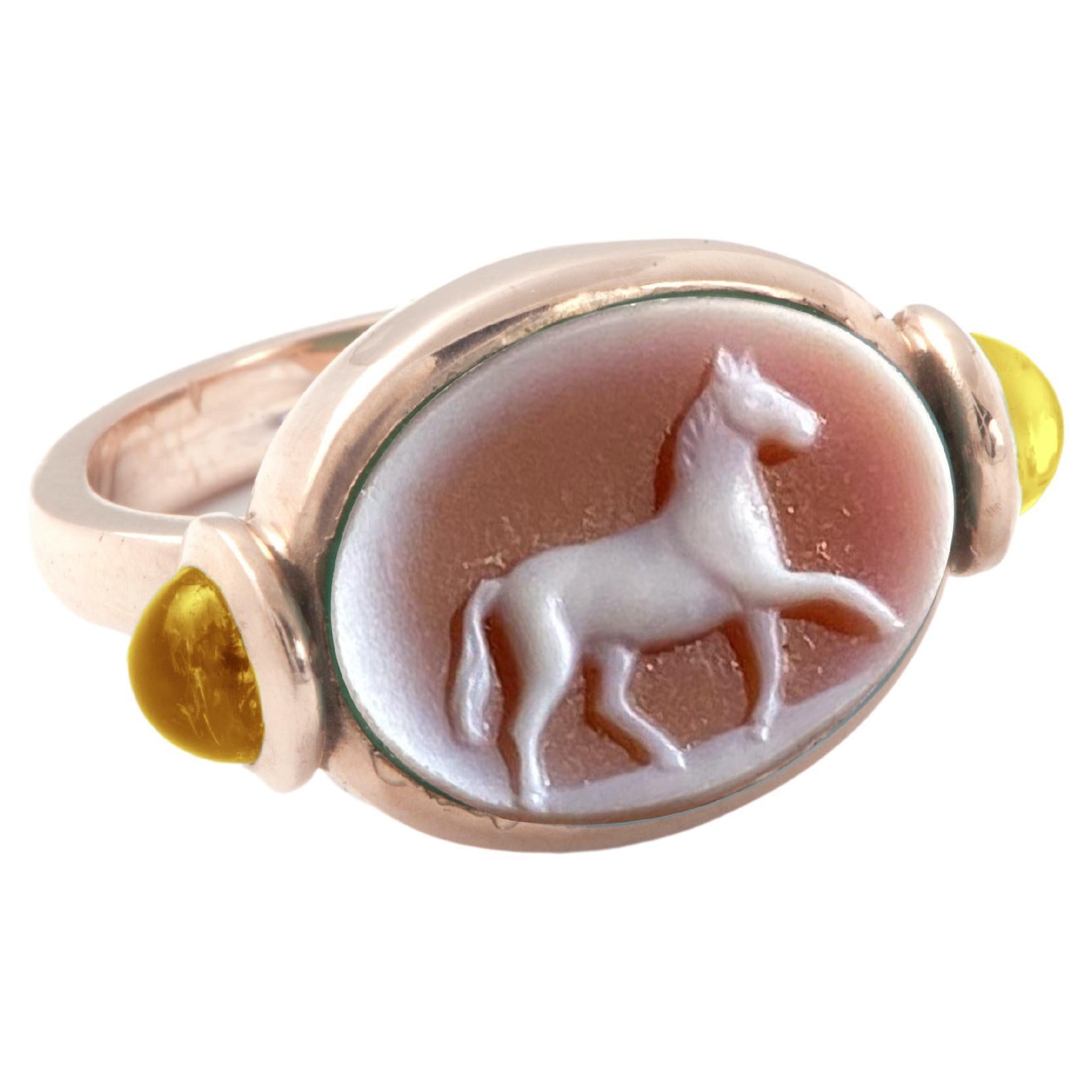 Unisex Carnelian Carved Horse 18 Karat Yellow Gold Citrino Round Cut Signet Ring For Sale