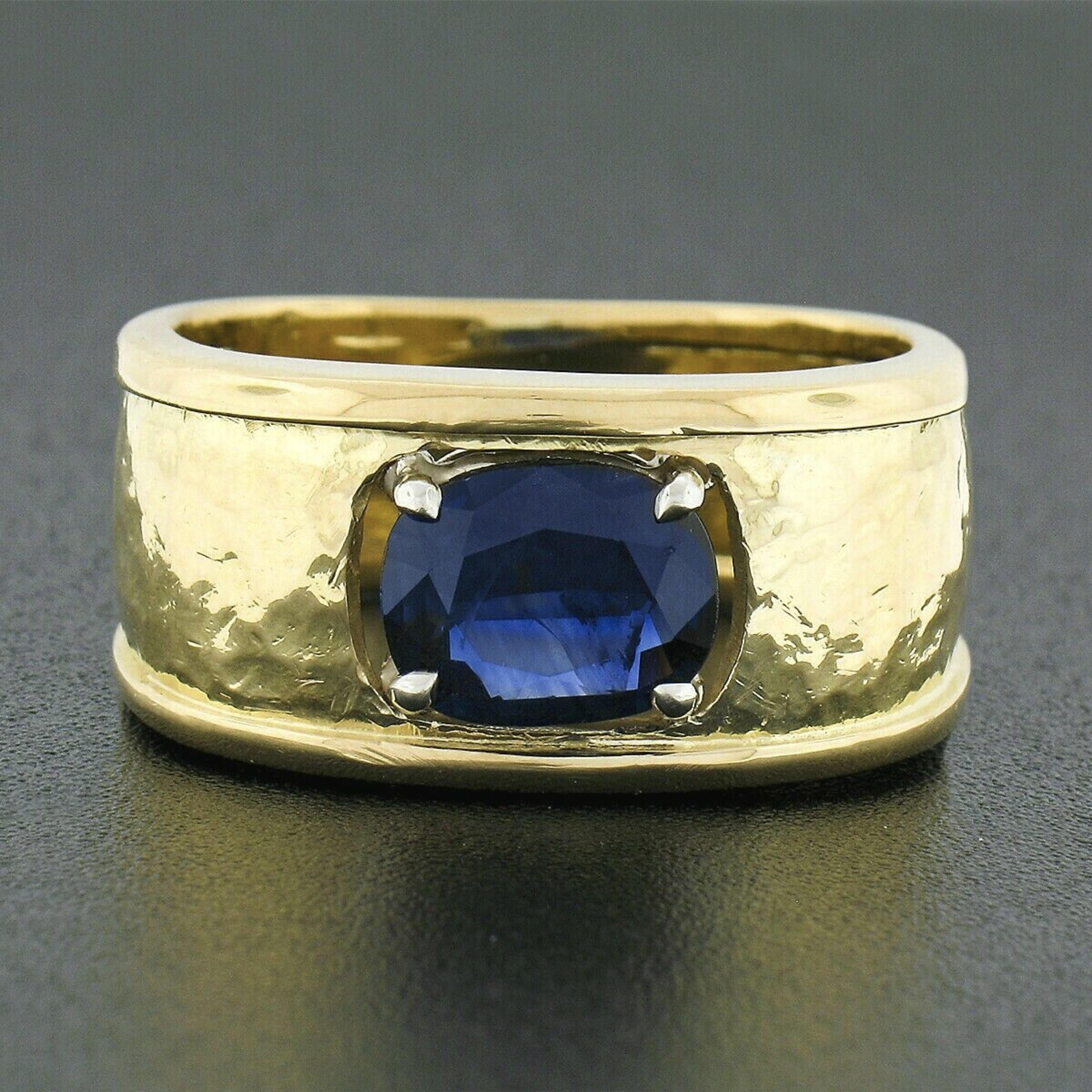 Here we have a very well made ring that is designed by Cavelti and crafted from solid 18k yellow gold. It features a beautiful, GIA certified, cushion cut natural sapphire stone neatly prong set in a solid platinum basket at its center, weighing