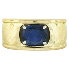 Unisex Cavelti 18K Gold GIA Royal Blue Sapphire Solitaire Hammered Band Ring