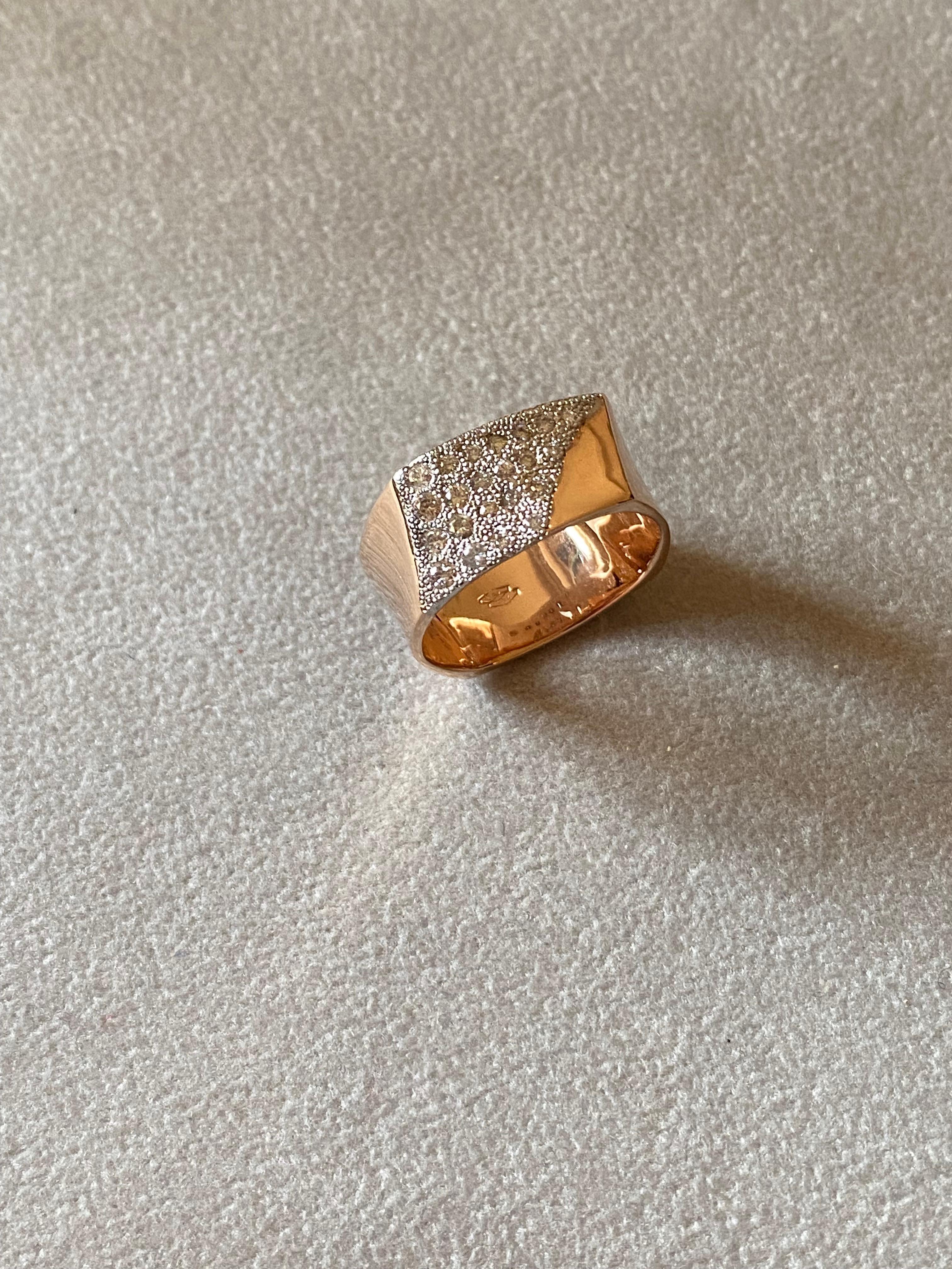 Unisex Cigar Band 0.20 Carats White Diamonds 18 Karats Yellow Gold Bold Ring In New Condition For Sale In Rome, IT