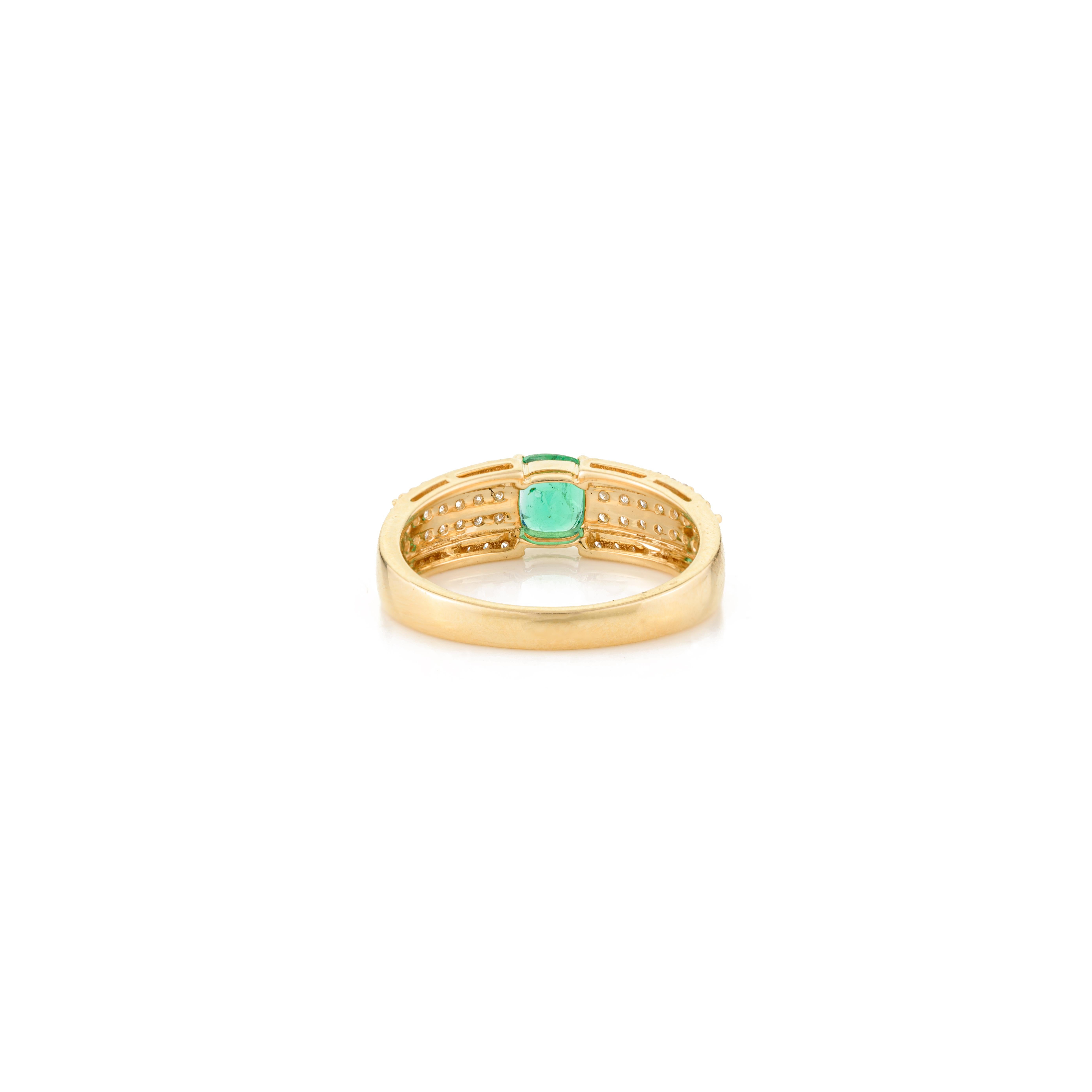 En vente :  Bague de fiançailles unisexe en or jaune massif 18 carats avec diamants et émeraude taille coussin 5
