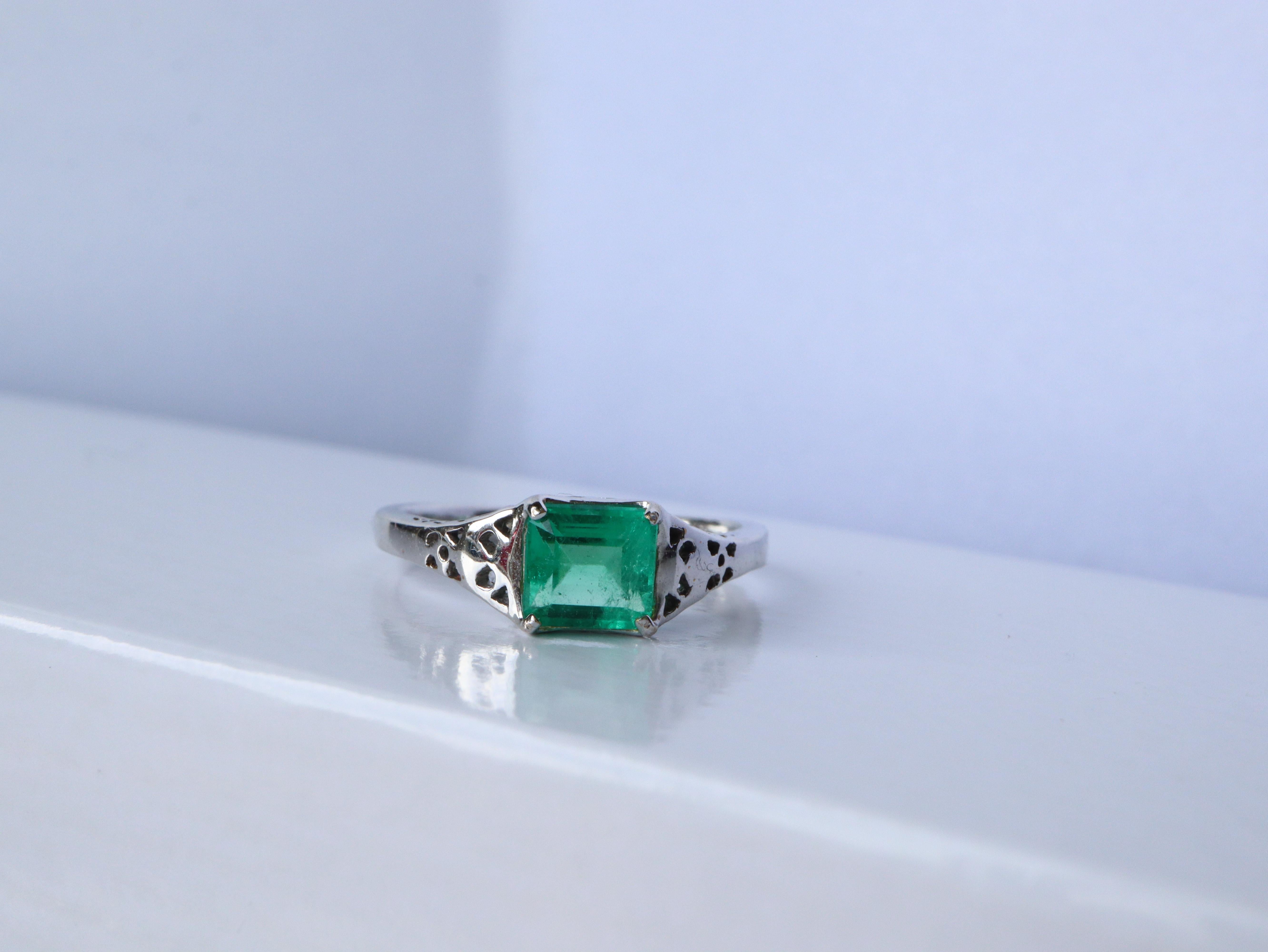 Unisex Designed Colombian Emerald Ring In New Condition For Sale In Singapore, SG