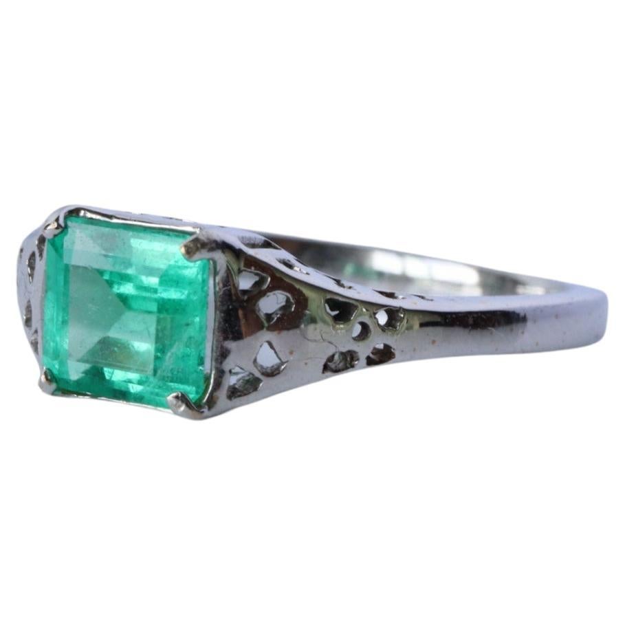 Unisex Designed Colombian Emerald Ring For Sale