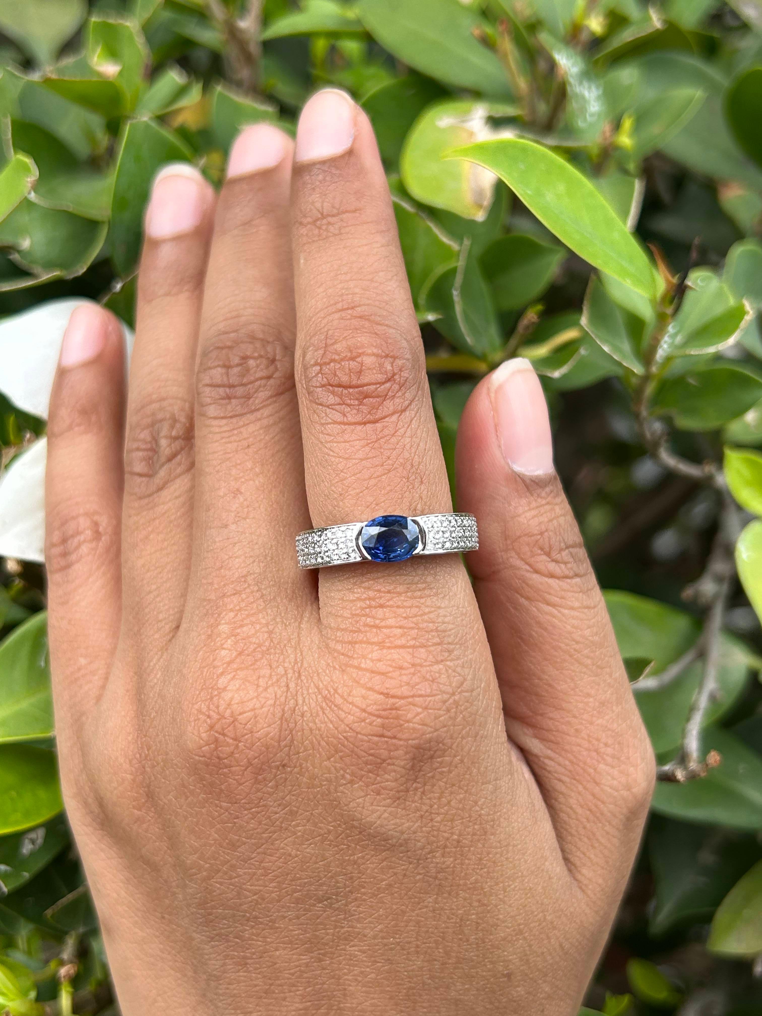 For Sale:  Unisex Blue Sapphire Diamond Engagement Band Ring in 18k Solid White Gold 8