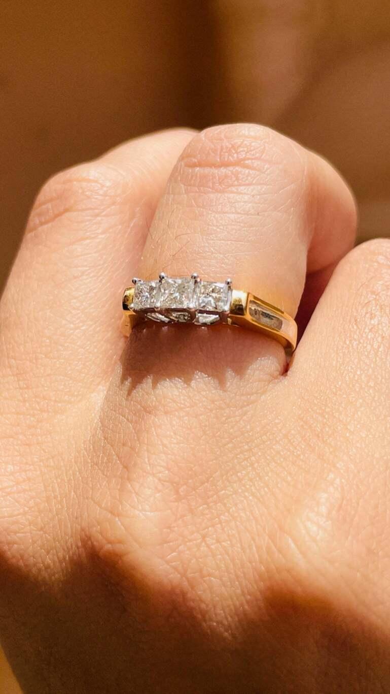 For Sale:  Unisex Diamond Three Stone Engagement Ring Gift in 18k Solid Yellow Gold 4