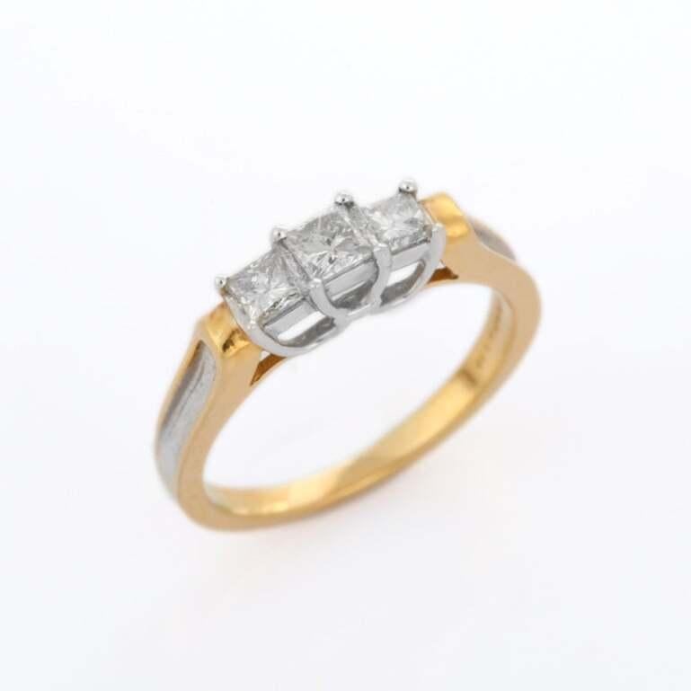 For Sale:  Unisex Diamond Three Stone Engagement Ring Gift in 18k Solid Yellow Gold 5