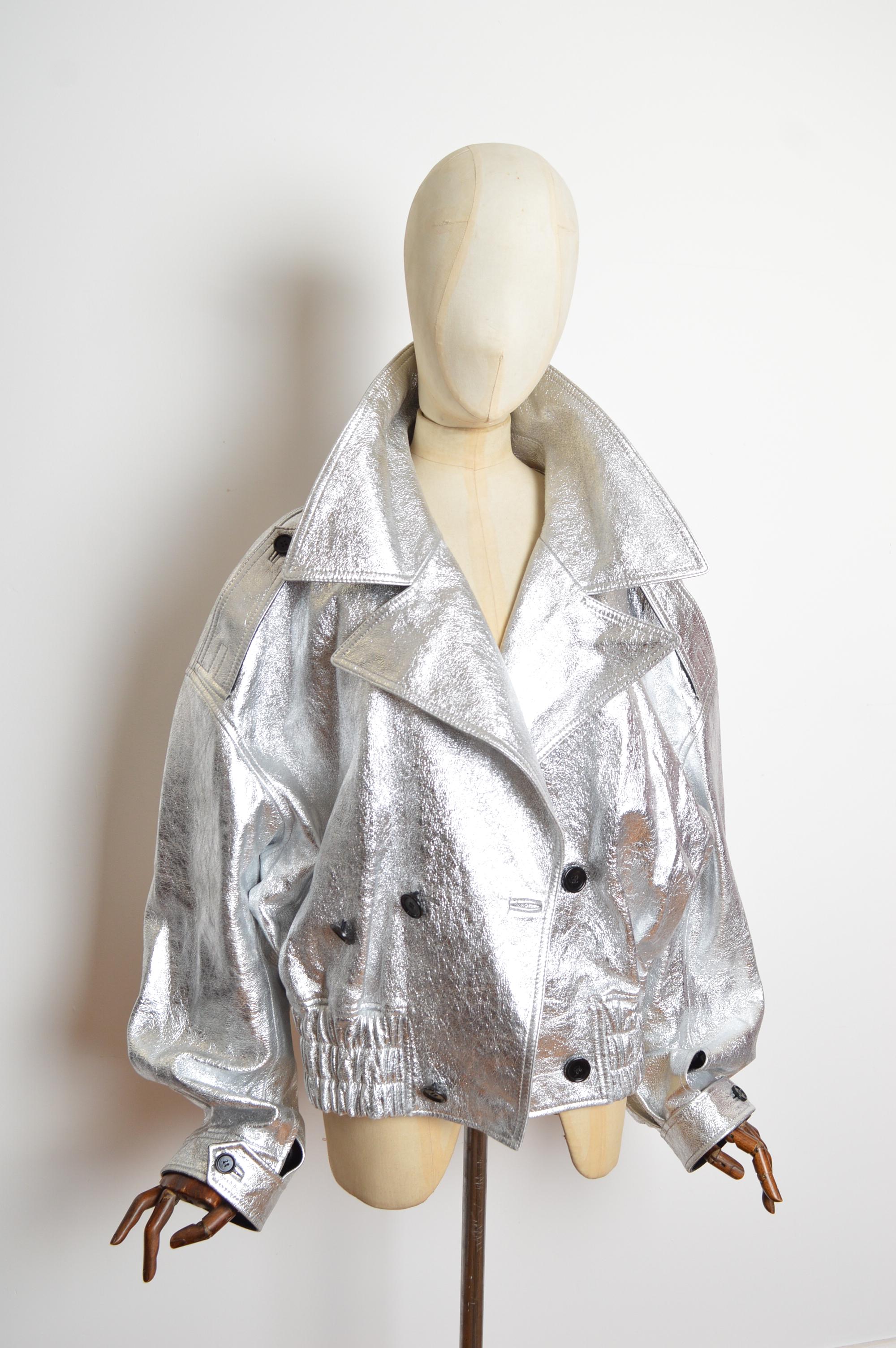 Giacca biker unisex DOLCE & GABBANA in pelle lamé argento e metallizzata oversize in vendita 7