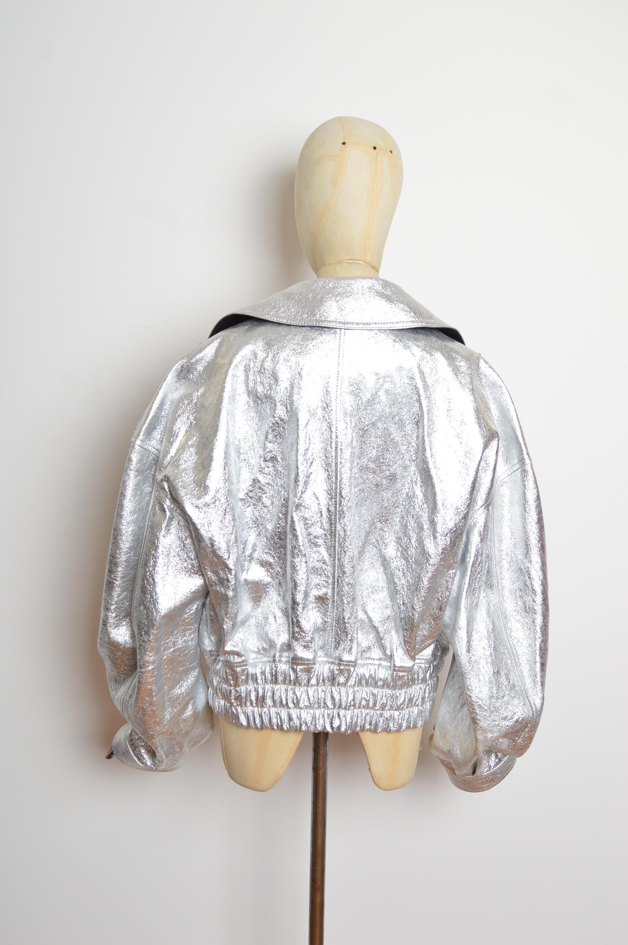Giacca biker unisex DOLCE & GABBANA in pelle lamé argento e metallizzata oversize in vendita 10
