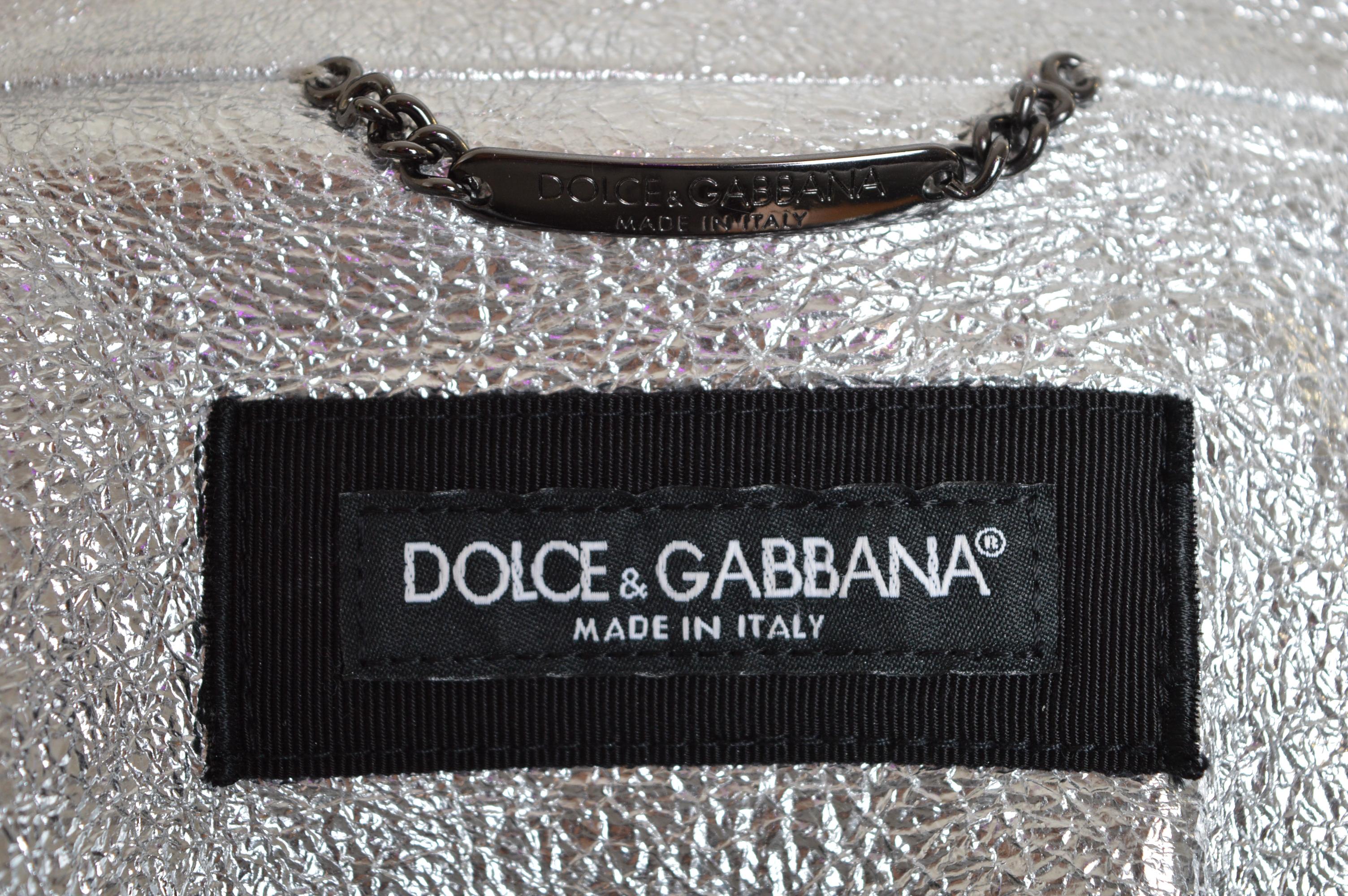 Giacca biker unisex DOLCE & GABBANA in pelle lamé argento e metallizzata oversize in vendita 11