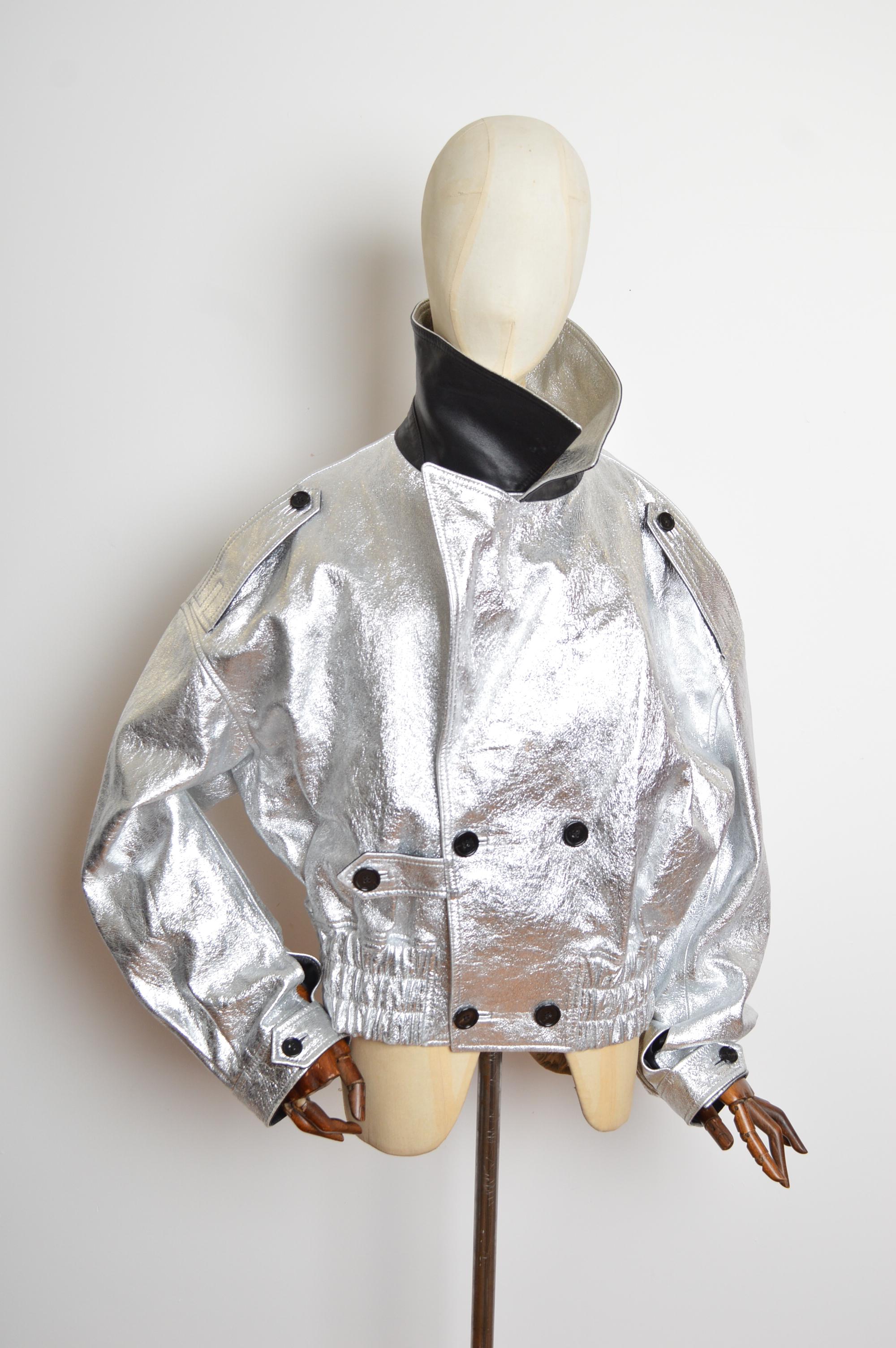 Giacca biker unisex DOLCE & GABBANA in pelle lamé argento e metallizzata oversize in vendita 4