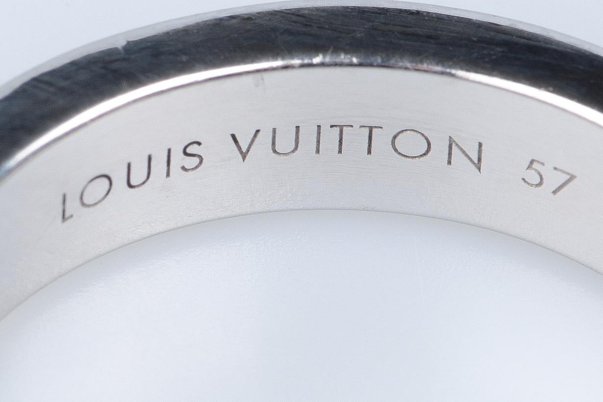 Unisex Effet Creux Ring by Louis Vuitton - 18K White Gold For Sale 4