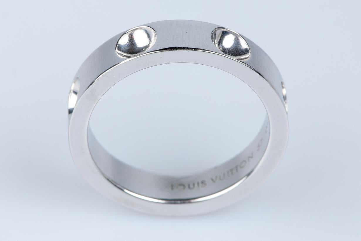 Unisex Effet Creux Ring by Louis Vuitton - 18K White Gold For Sale 6