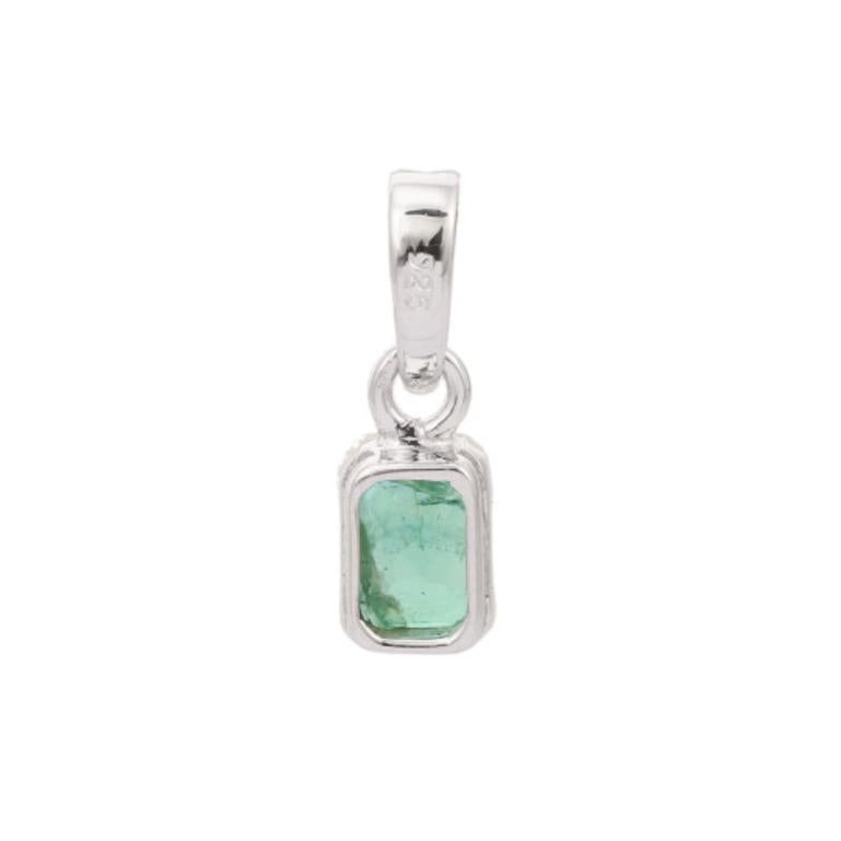 Modern Unisex Emerald Cut Emerald 925 Sterling Silver Pendant Gift For Sale