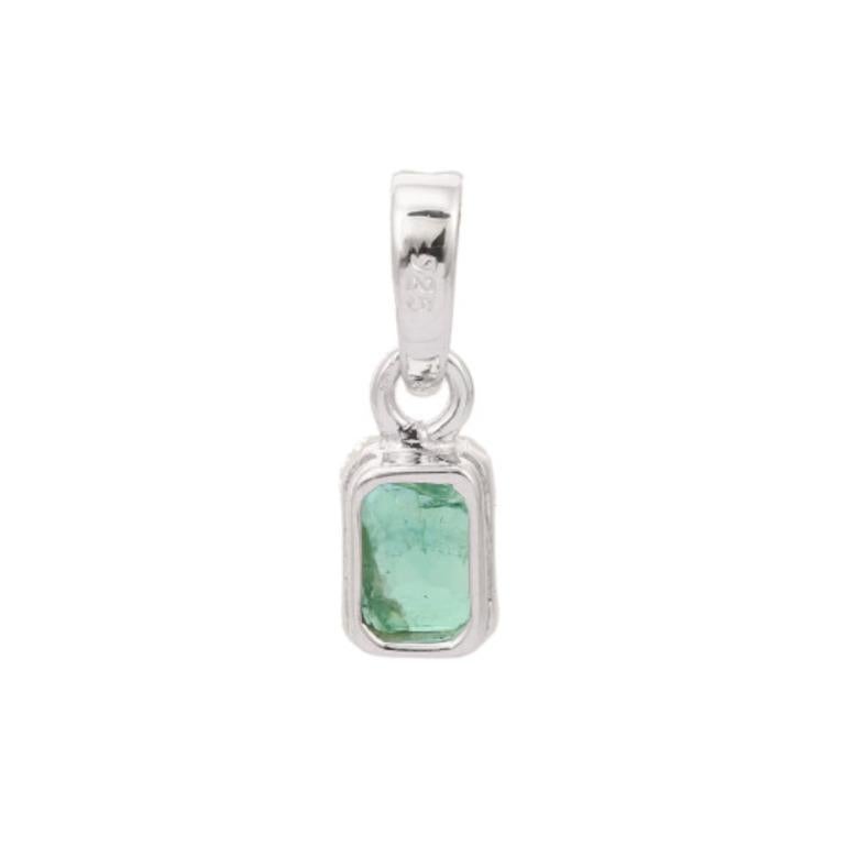 Modern Natural Emerald Octagon Cut Pendant in 925 Sterling Silver Pendant for Mom Gift For Sale