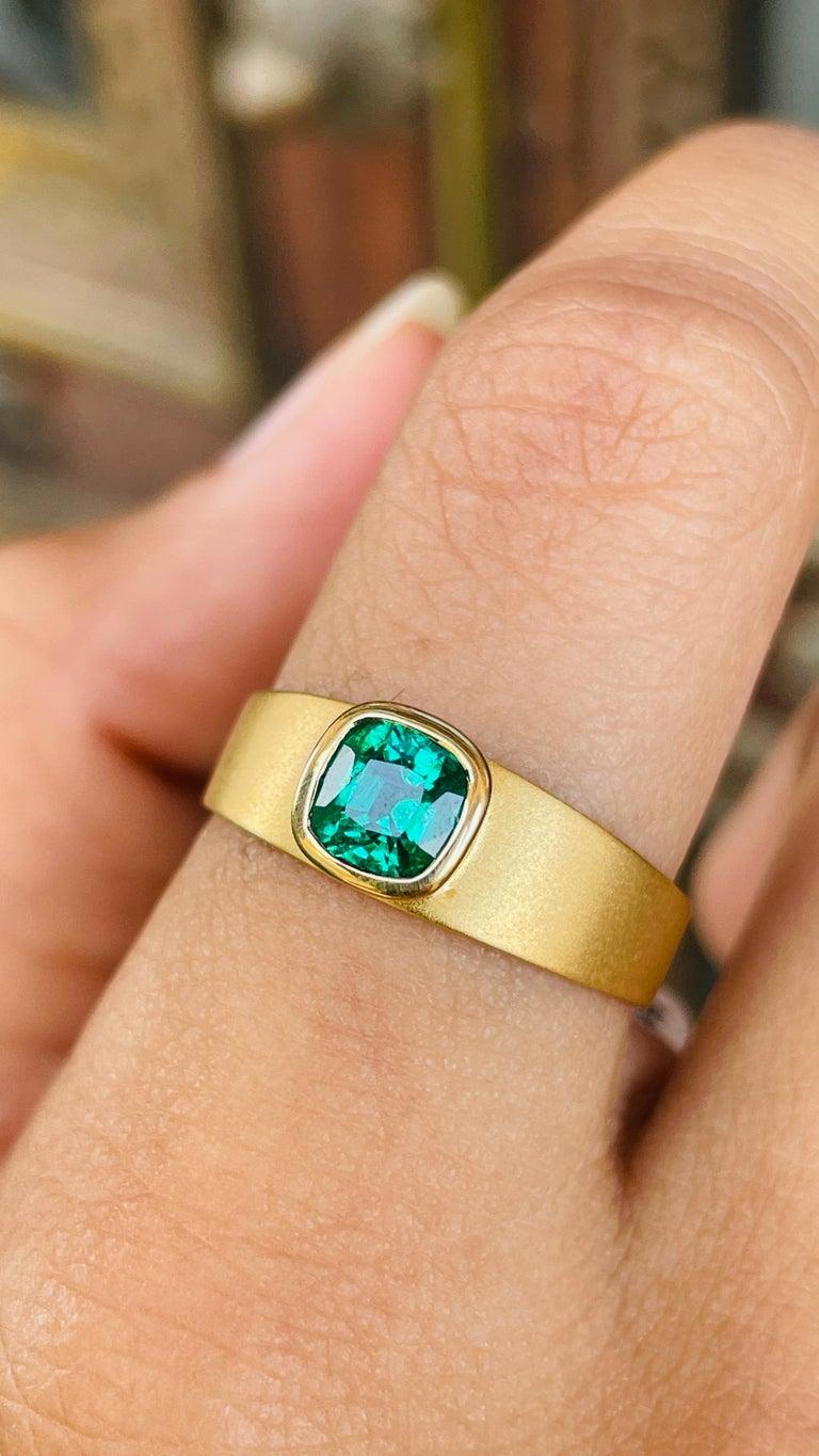 En vente :  Bague unisexe en or jaune massif 18k avec émeraude et Single Stone 2