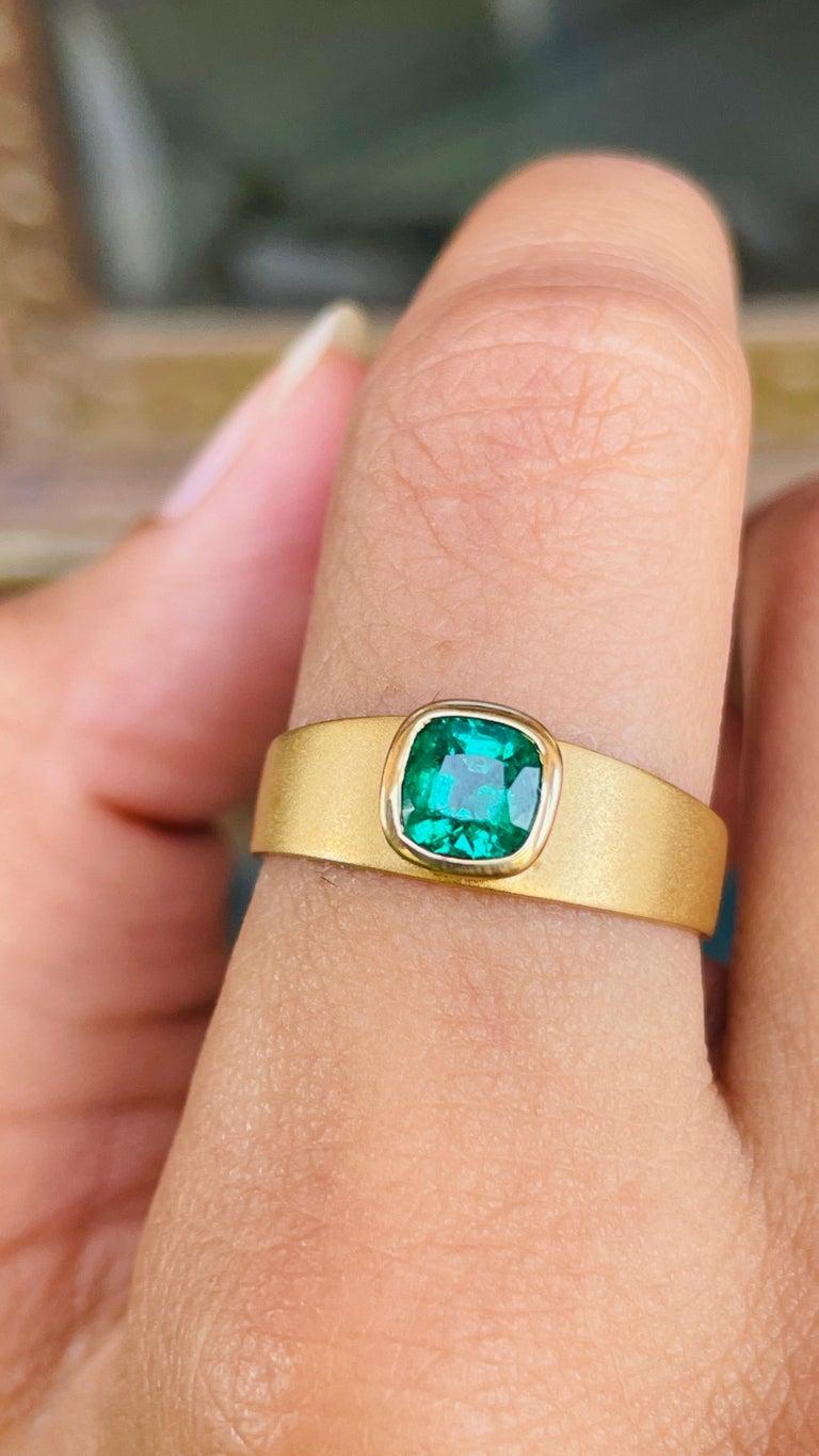 En vente :  Bague unisexe en or jaune massif 18k avec émeraude et Single Stone 4