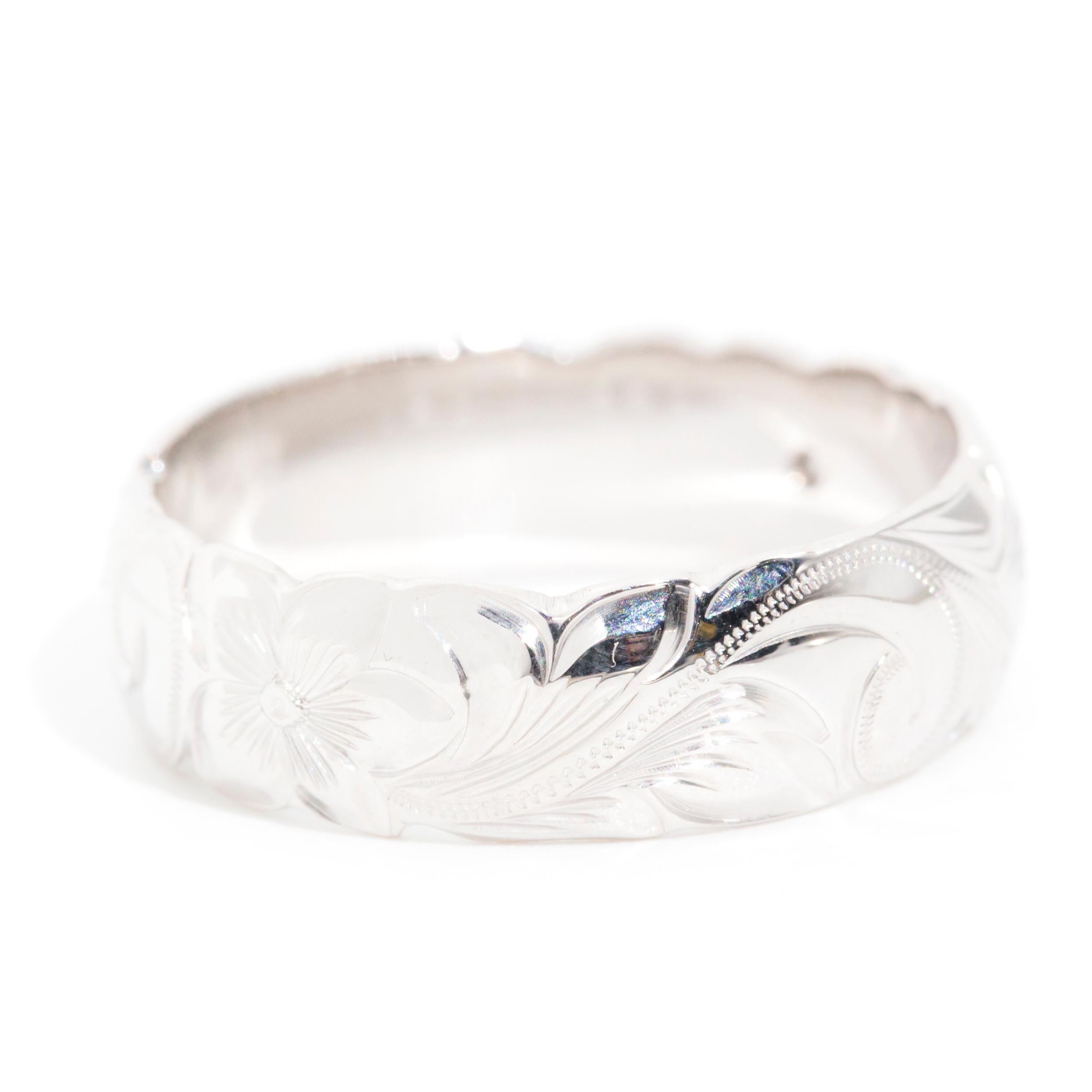 Unisex Floral Engraved Vintage Diamond Band Ring in 14 Carat White Gold In Good Condition In Hamilton, AU