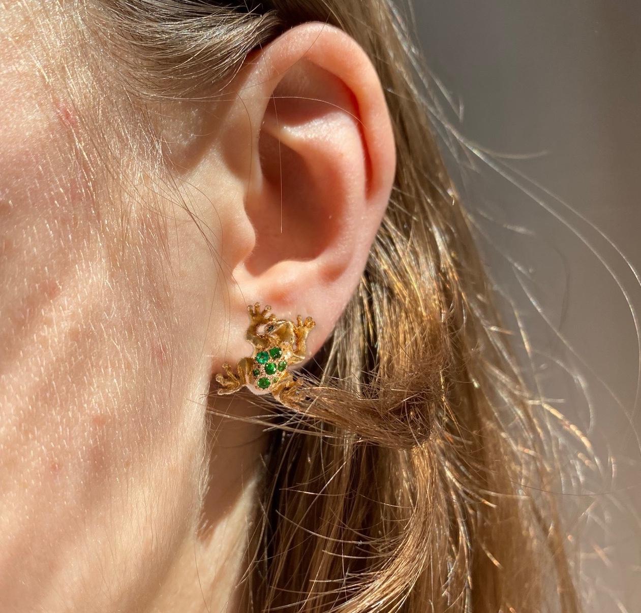 Artisan Unisex Frog 18K Yellow Gold Green Tsavorite Handcrafted in Italy Stud Earrings For Sale