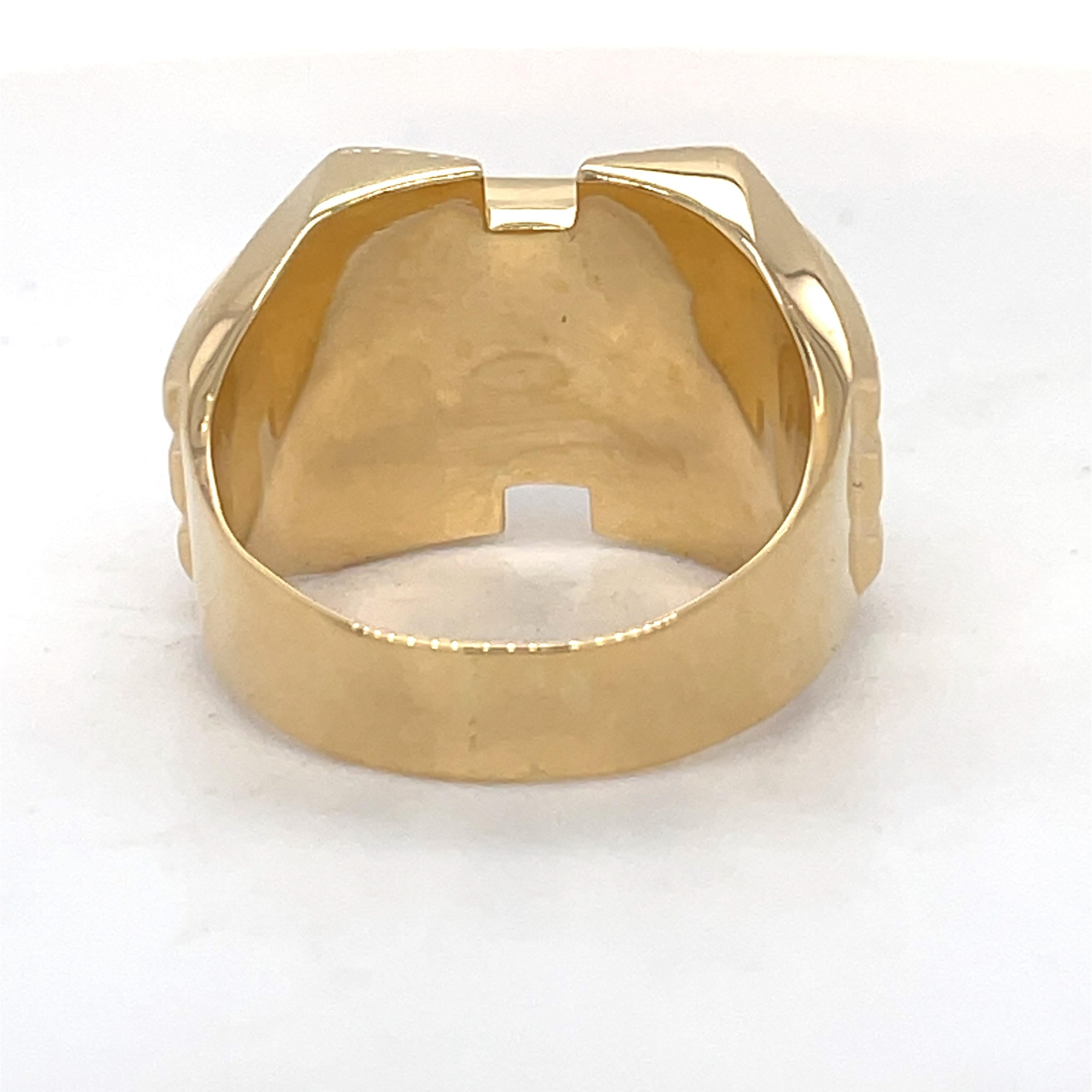 Unisex Gold Signet Ring, Vintage Style Ring, 18k Yellow Gold, made to order ring For Sale 3