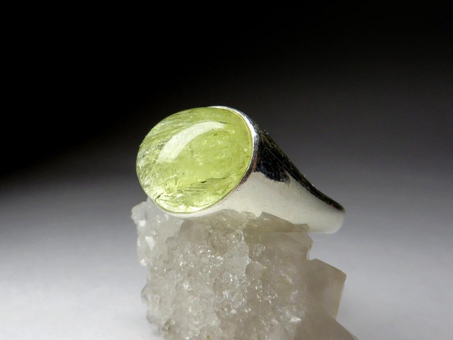 Unisex Heliodor Ring Natural Yellow Gold Beryl Gemstone Vintage jewelry For Sale 3