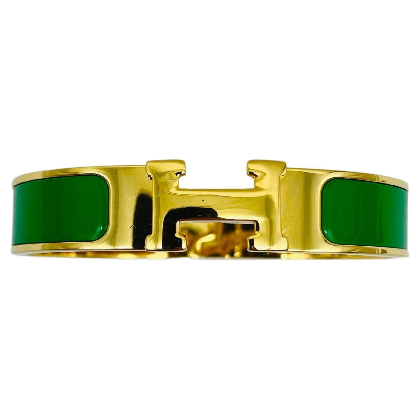 Unisex HERMES clic clac H green/ yeloow gold bangle

Hermes Clic H Bangle
Very intense green enamel on yellow gold
Worn few times
Very rare color combination, very hard to find.
Without box

