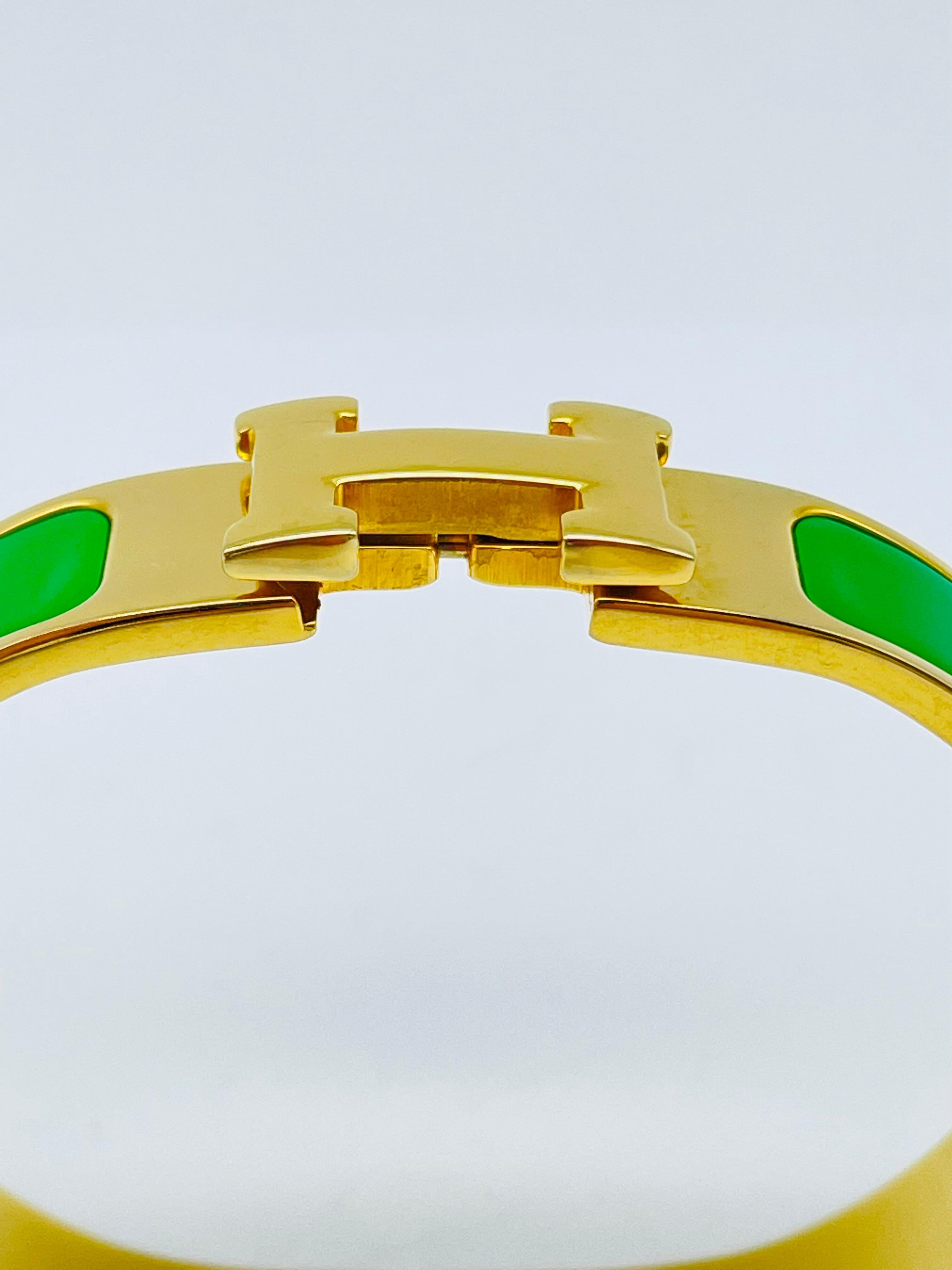 Unisex Hermes Clic Clac H Green/ Yeloow Gold Bangle In Good Condition In Berlin, BE