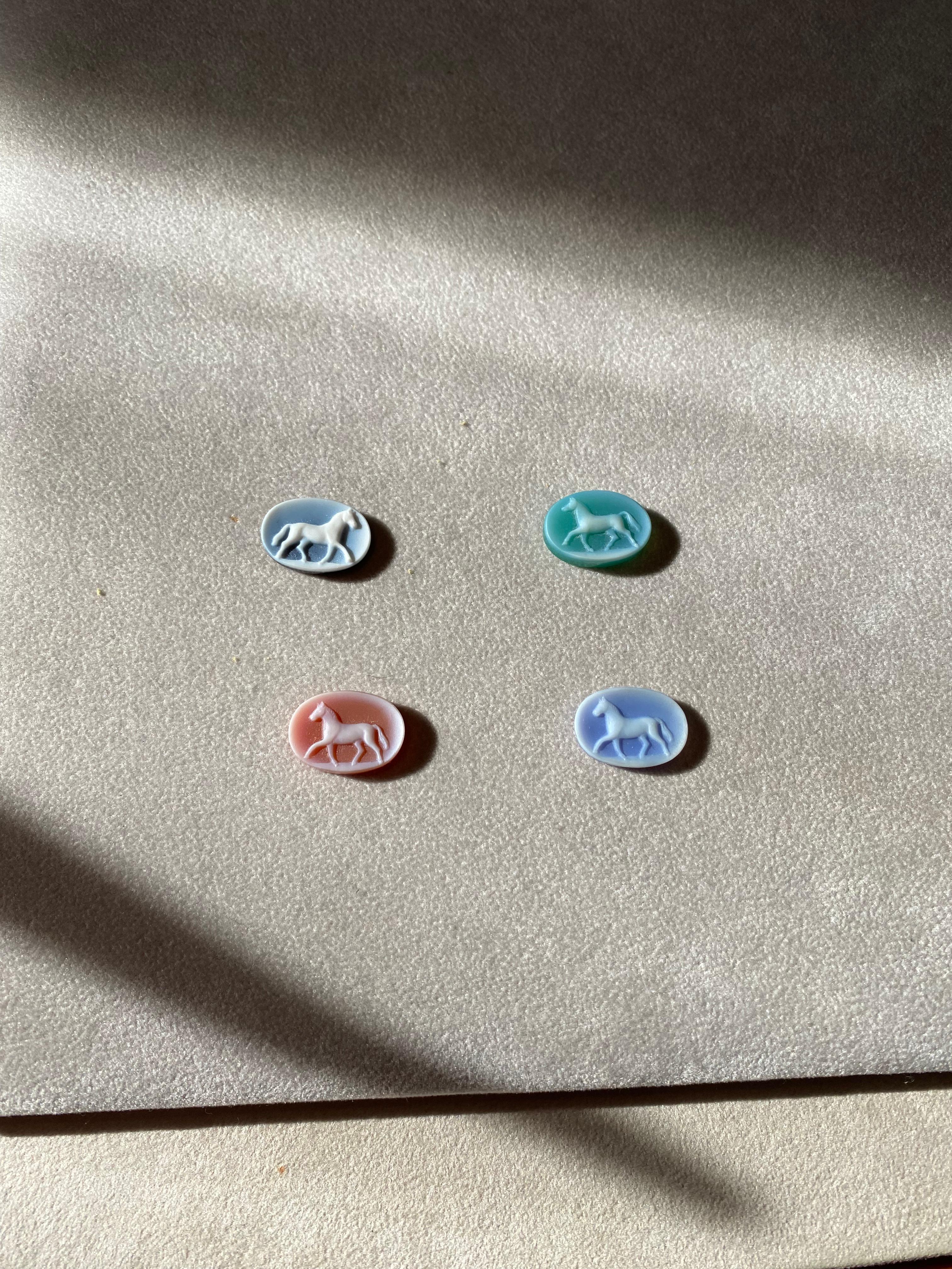 Pièce unique, cheval unisexe en or 18 carats, agate noire, citrine martelée et sculptée Neuf - En vente à Rome, IT